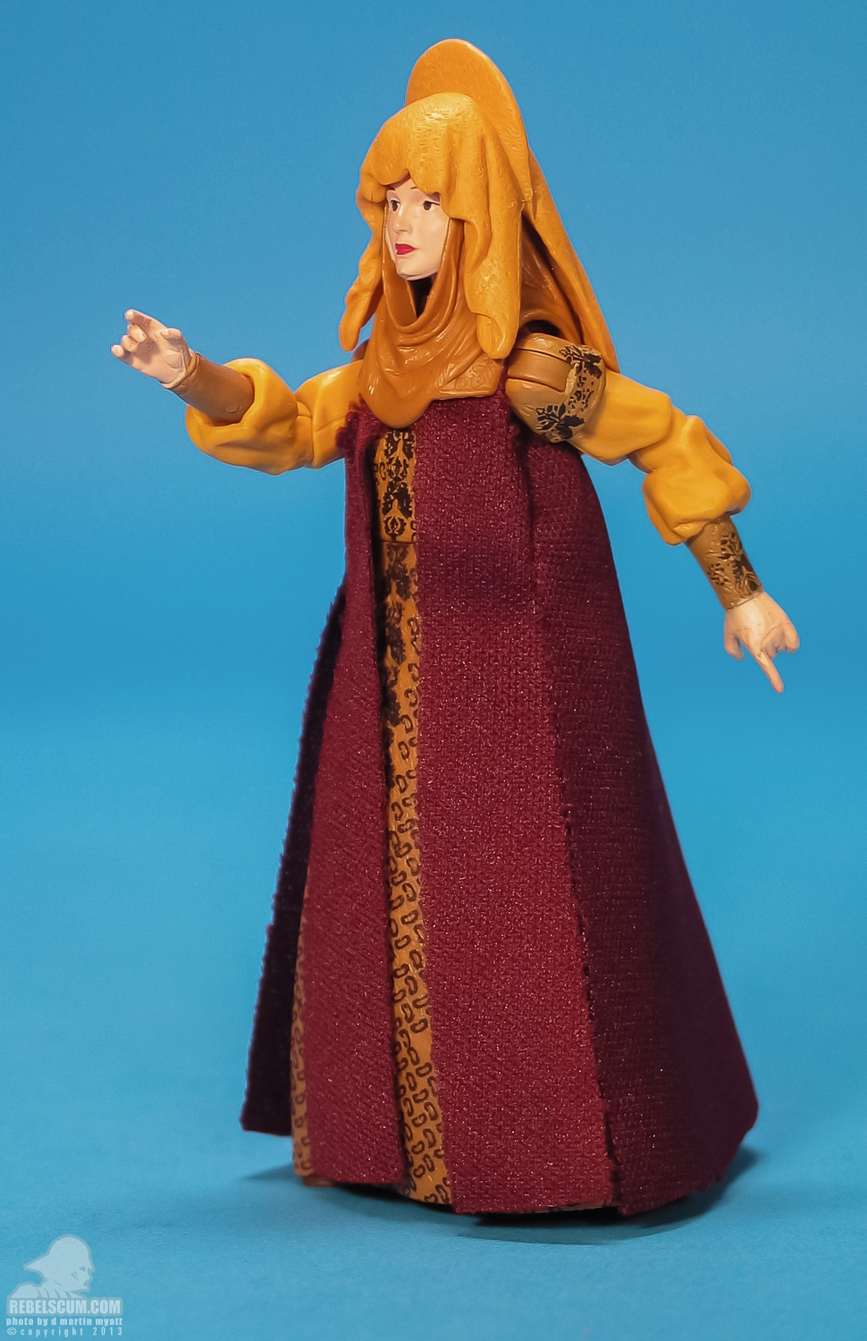 Padme_Amidala_Peasant_Disguise_AOTC_Vintage_Collection_TVC_VC33-07.jpg