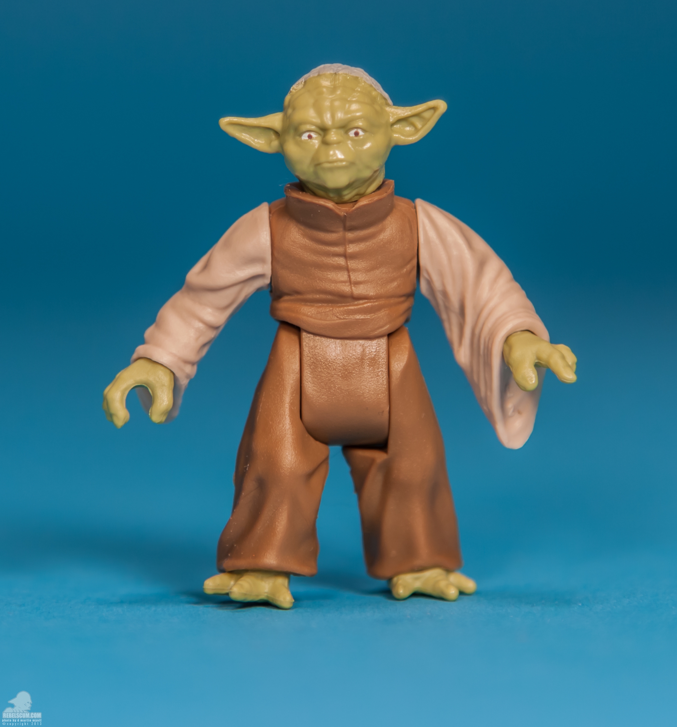 SL07-Yoda-Saga-Legends-Star-Wars-Hasbro-001.jpg