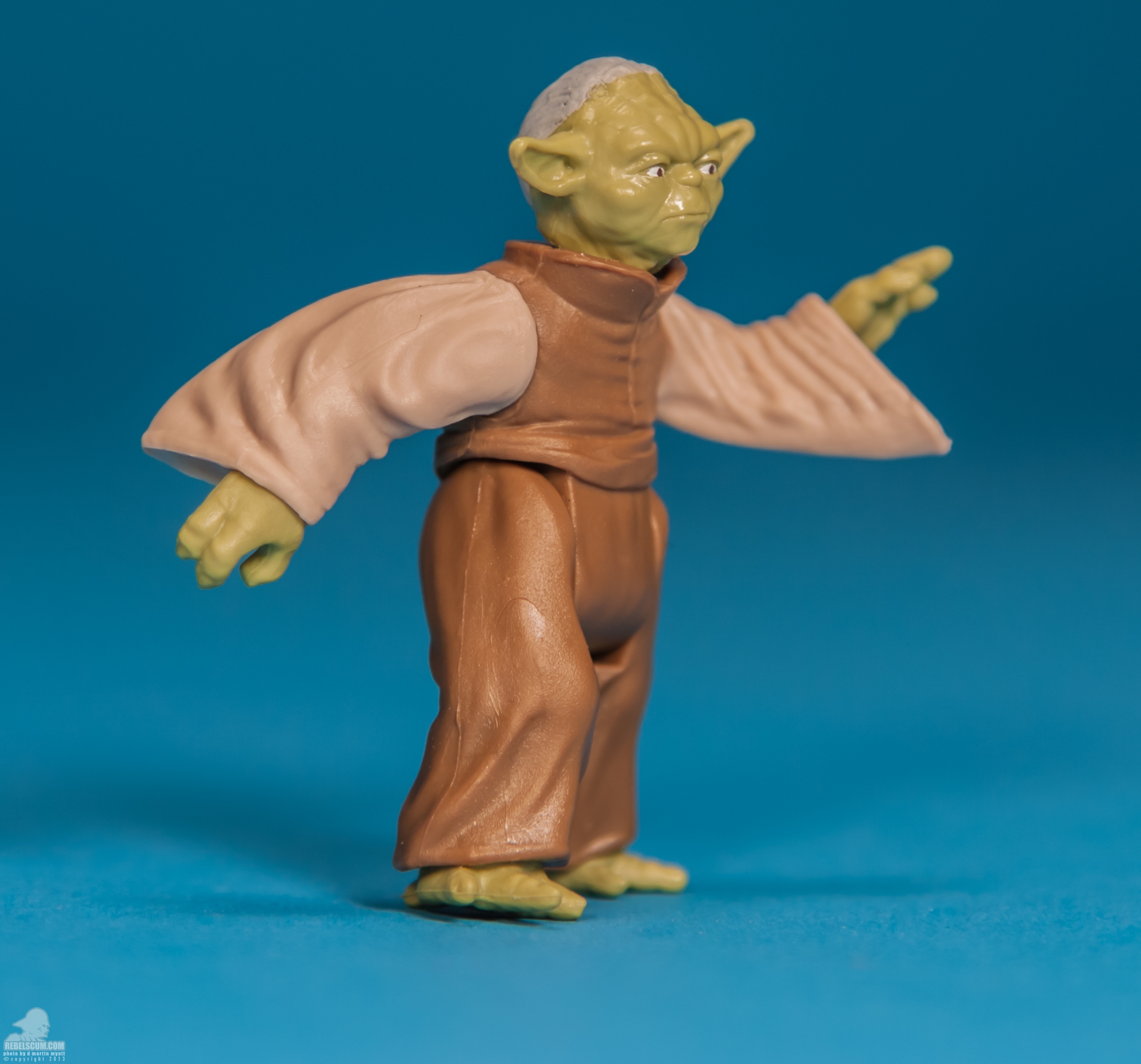 SL07-Yoda-Saga-Legends-Star-Wars-Hasbro-002.jpg