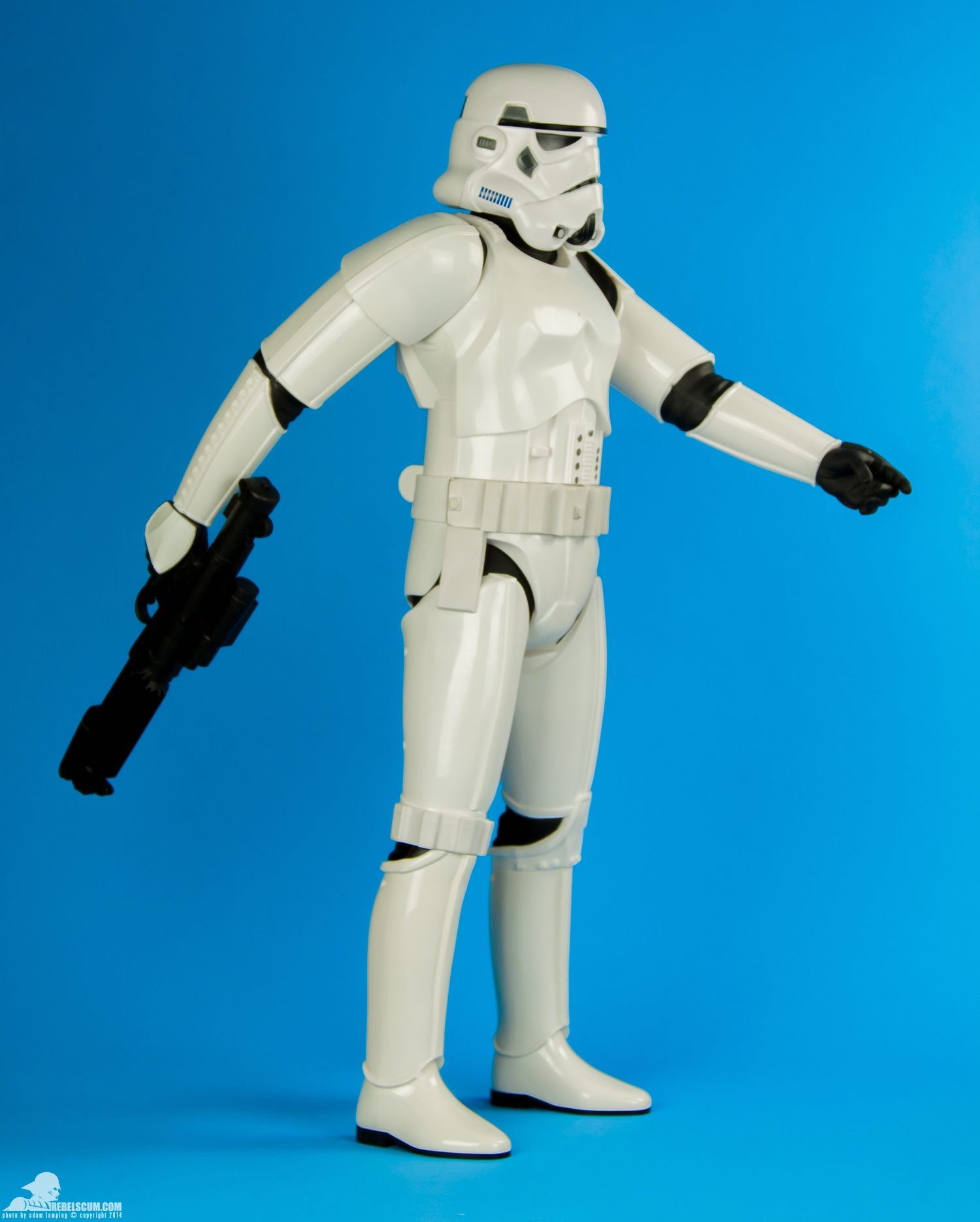 31-inch-Stormtrooper-Star-Wars-JAKKS-Pacific-002.jpg