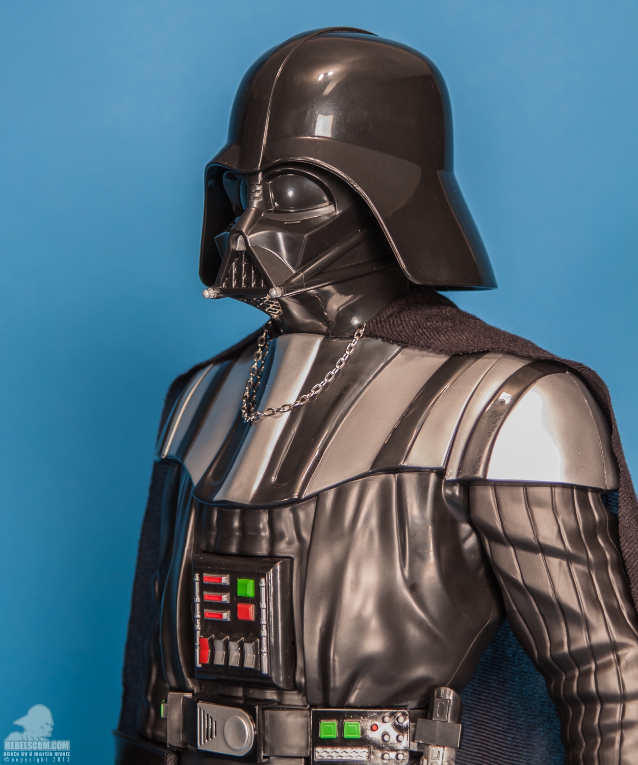 Giant_Size_Darth_Vader_31-Inch_Figure_Jakks_Pacific-007.jpg