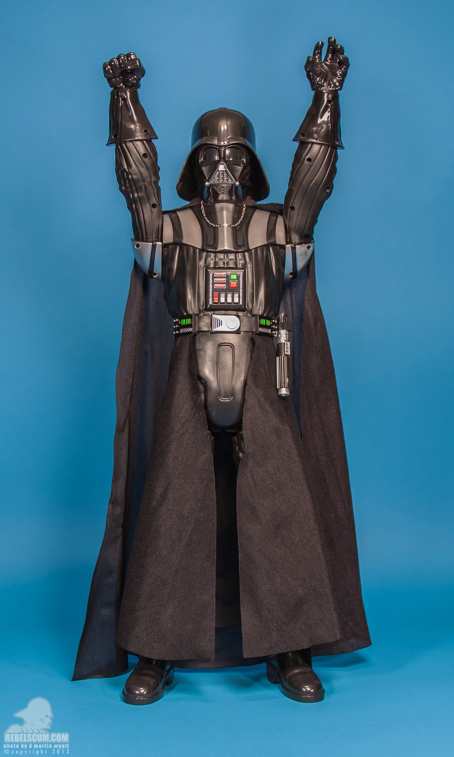 Giant_Size_Darth_Vader_31-Inch_Figure_Jakks_Pacific-009.jpg