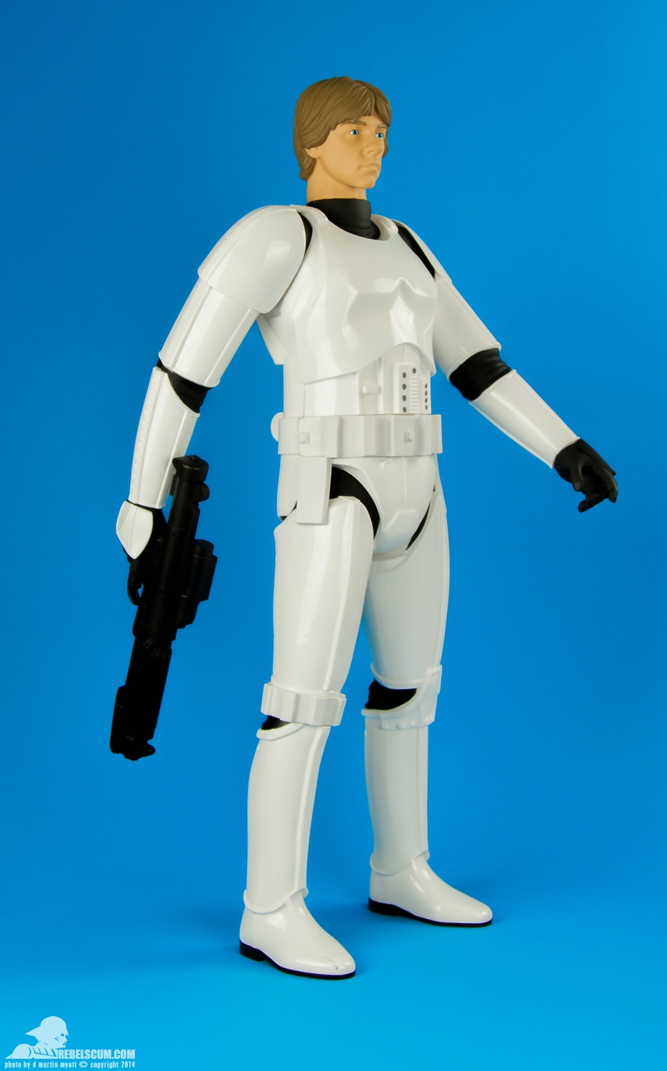 JAKKS-Pacific-31-inch-Giant-Luke-Skywalker-Stormtrooper-Armor-002.jpg