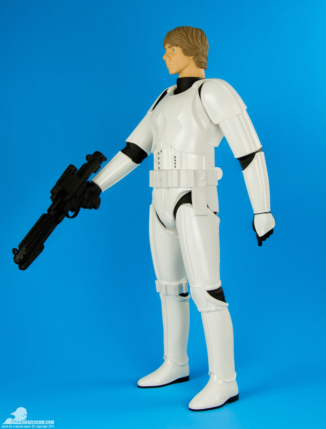 JAKKS-Pacific-31-inch-Giant-Luke-Skywalker-Stormtrooper-Armor-003.jpg