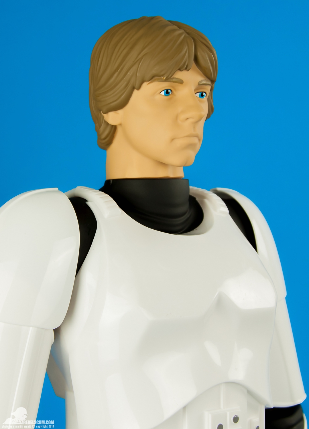 JAKKS-Pacific-31-inch-Giant-Luke-Skywalker-Stormtrooper-Armor-006.jpg