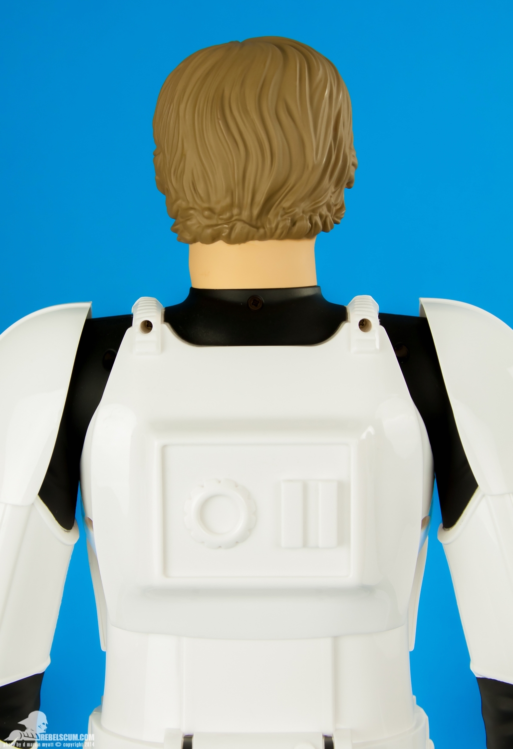 JAKKS-Pacific-31-inch-Giant-Luke-Skywalker-Stormtrooper-Armor-008.jpg