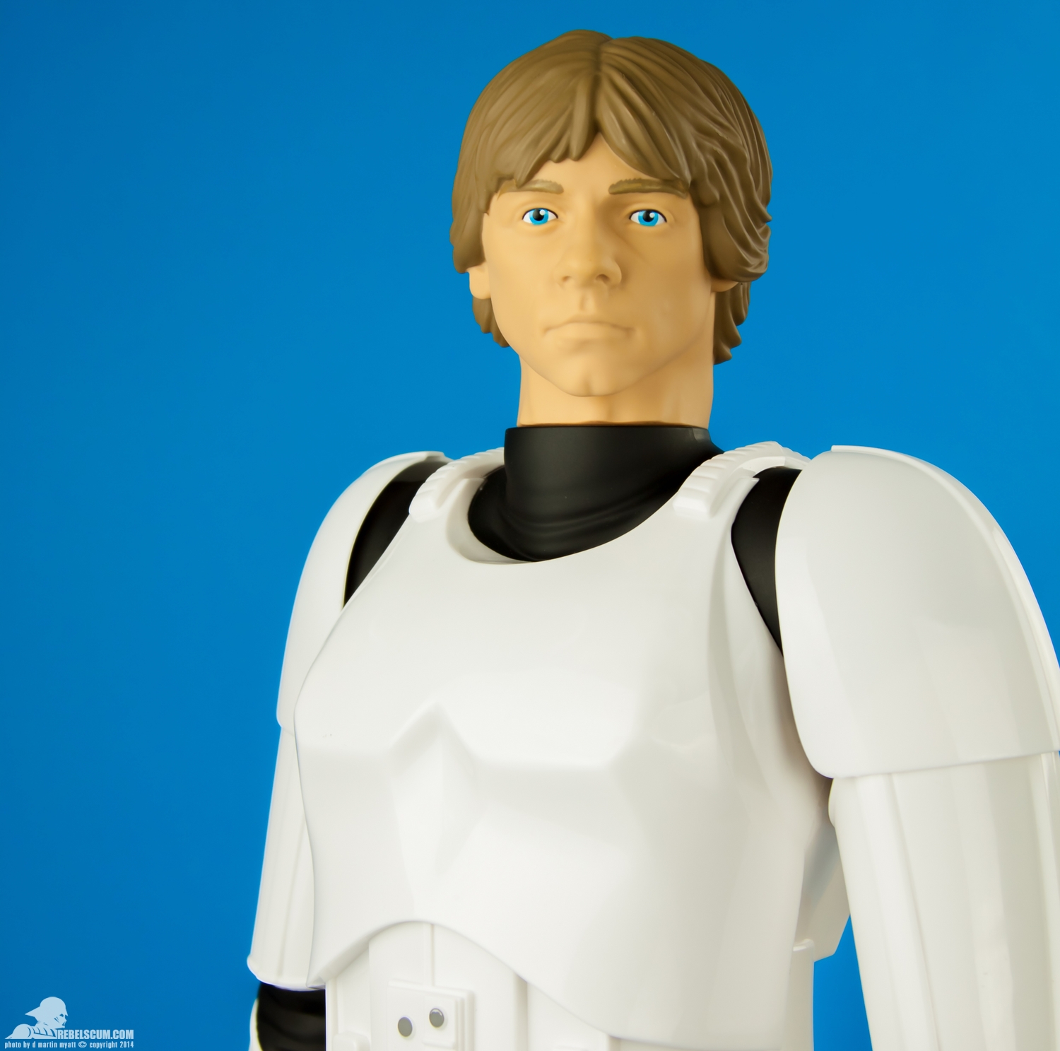 JAKKS-Pacific-31-inch-Giant-Luke-Skywalker-Stormtrooper-Armor-009.jpg