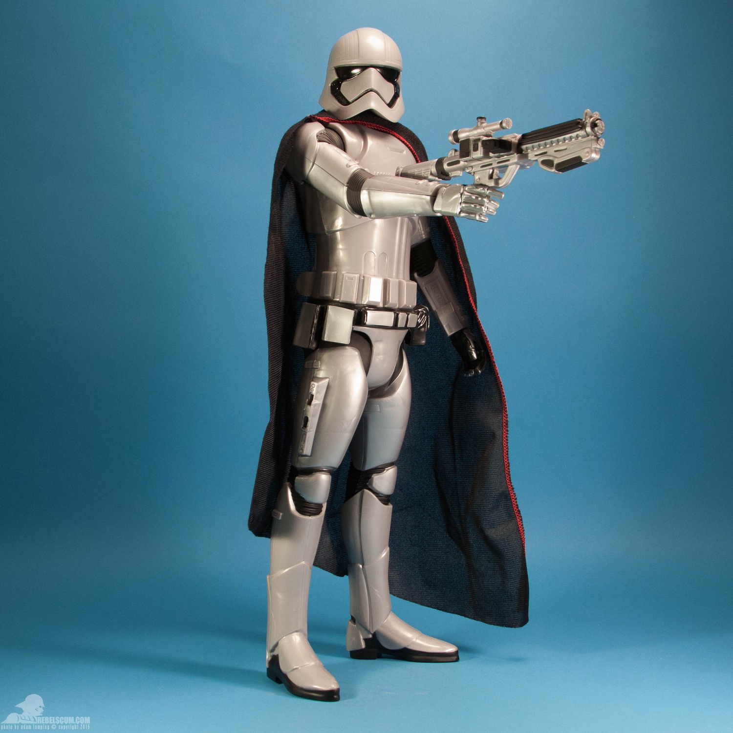 captain-phasma-20-inch-big-figure-jakks-pacific-015.jpg