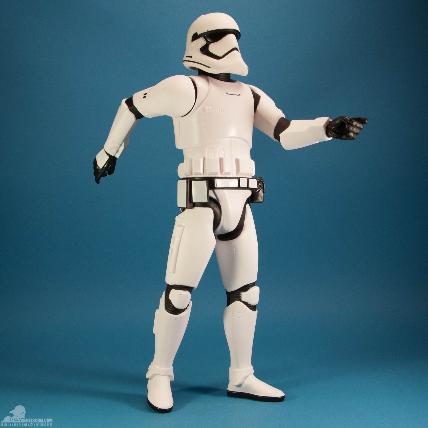 jakks-pacific-first-order-stormtrooper-18-inch-figure-002.jpg