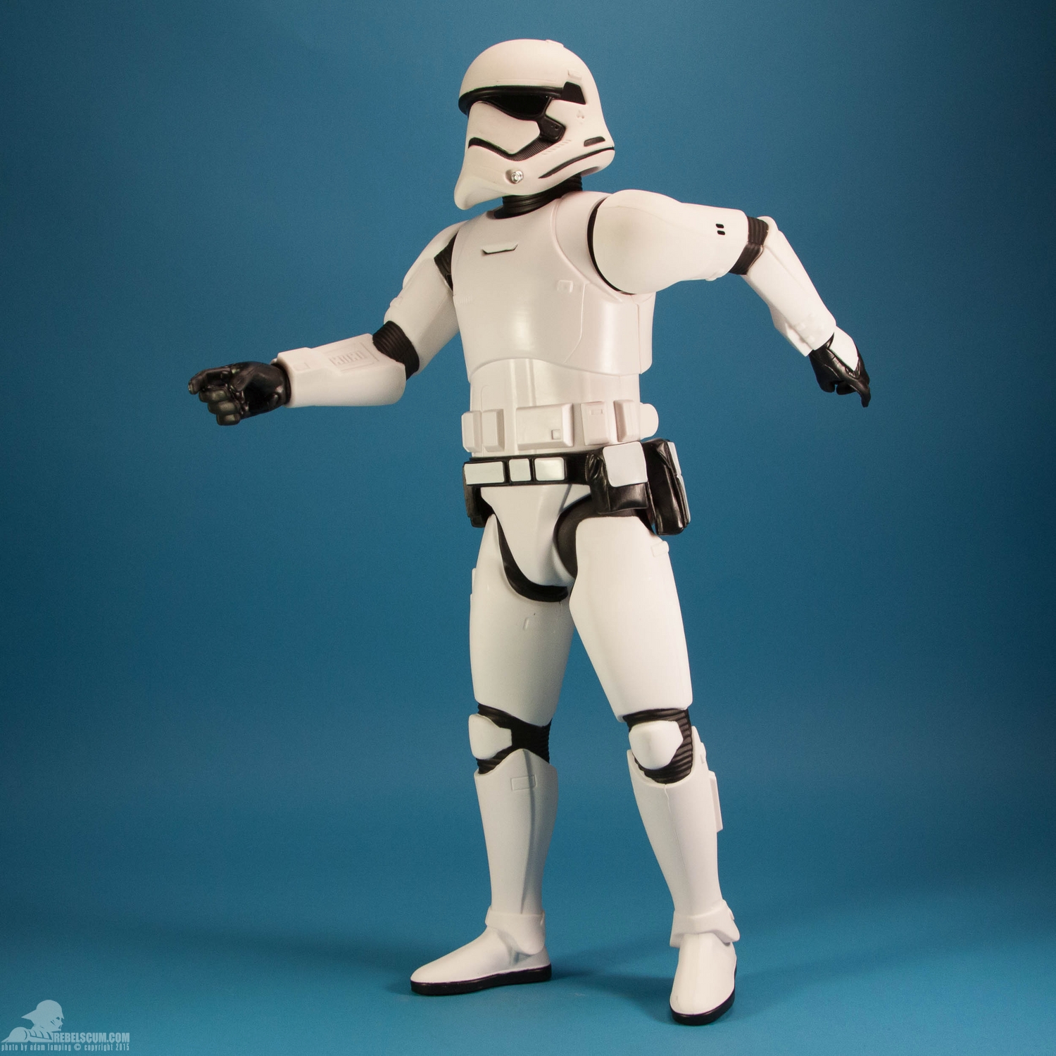 jakks-pacific-first-order-stormtrooper-18-inch-figure-003.jpg