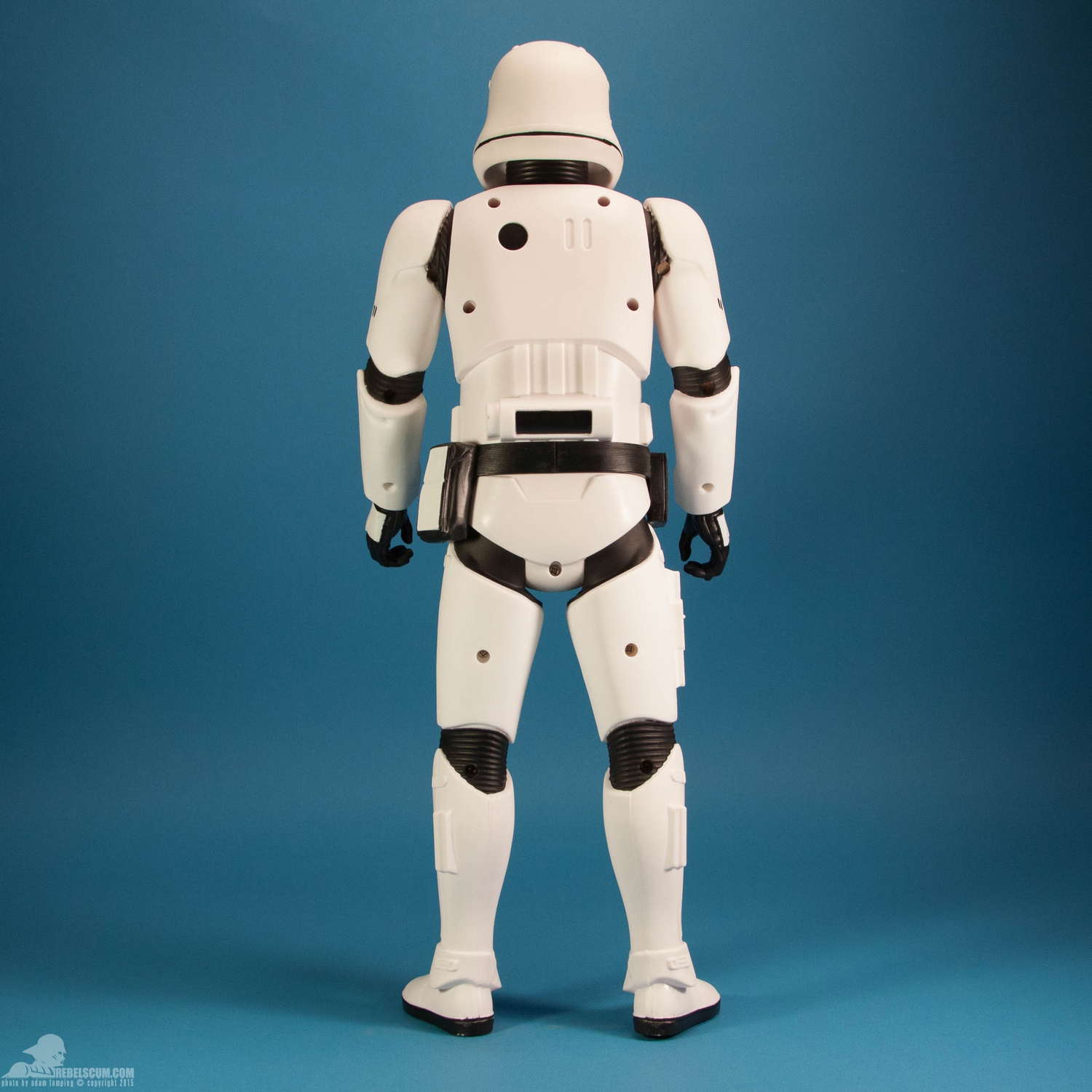 jakks-pacific-first-order-stormtrooper-18-inch-figure-004.jpg