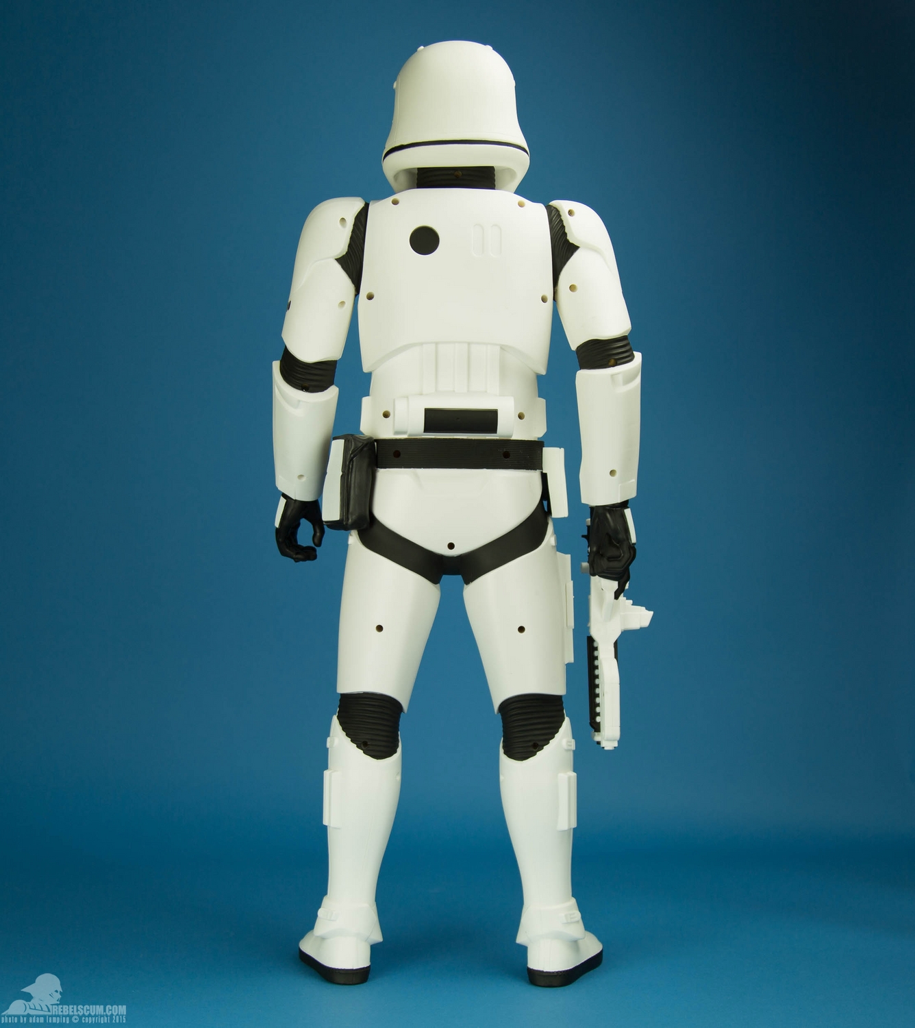 jakks-pacific-first-order-stormtrooper-31-inch-figure-004.jpg