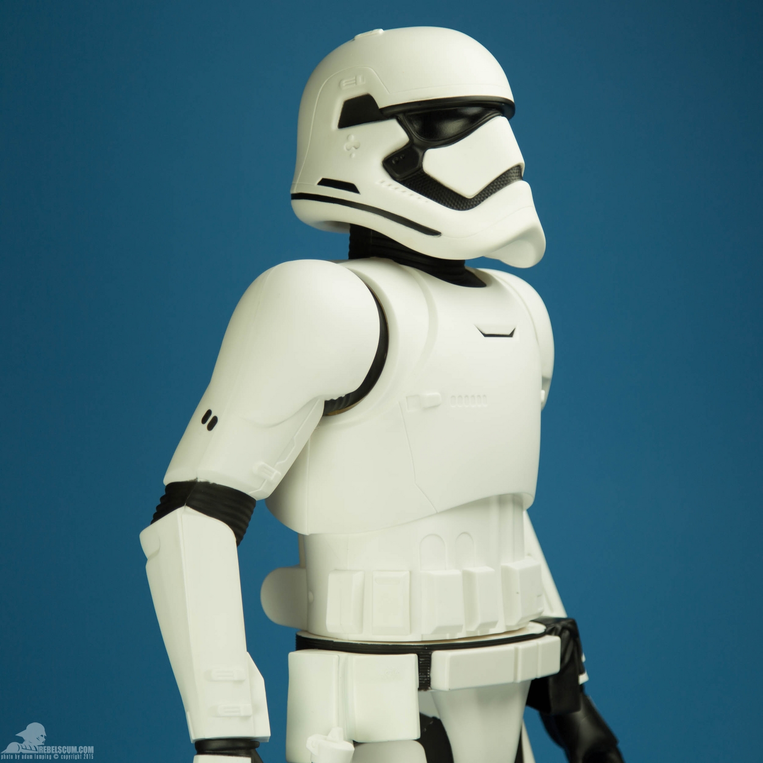 jakks-pacific-first-order-stormtrooper-31-inch-figure-006.jpg