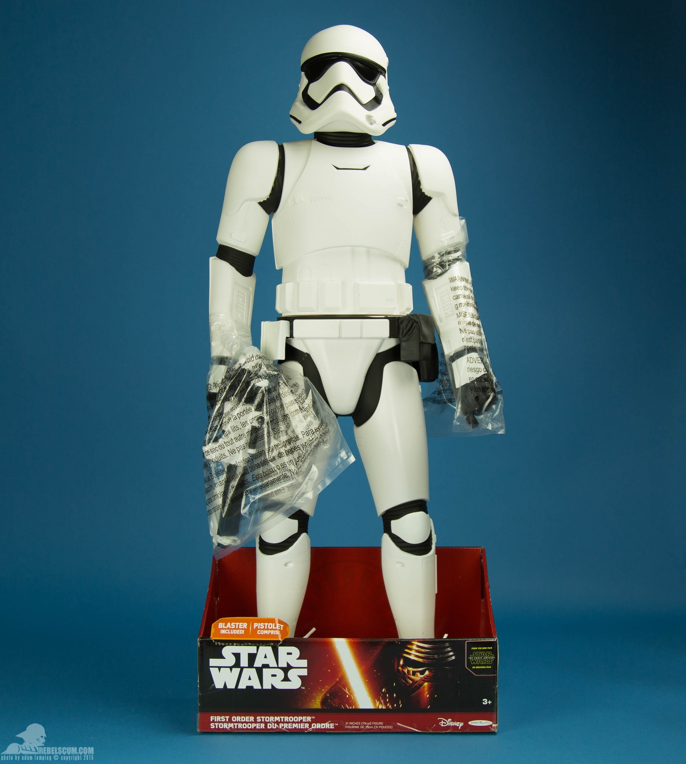 jakks-pacific-first-order-stormtrooper-31-inch-figure-012.jpg