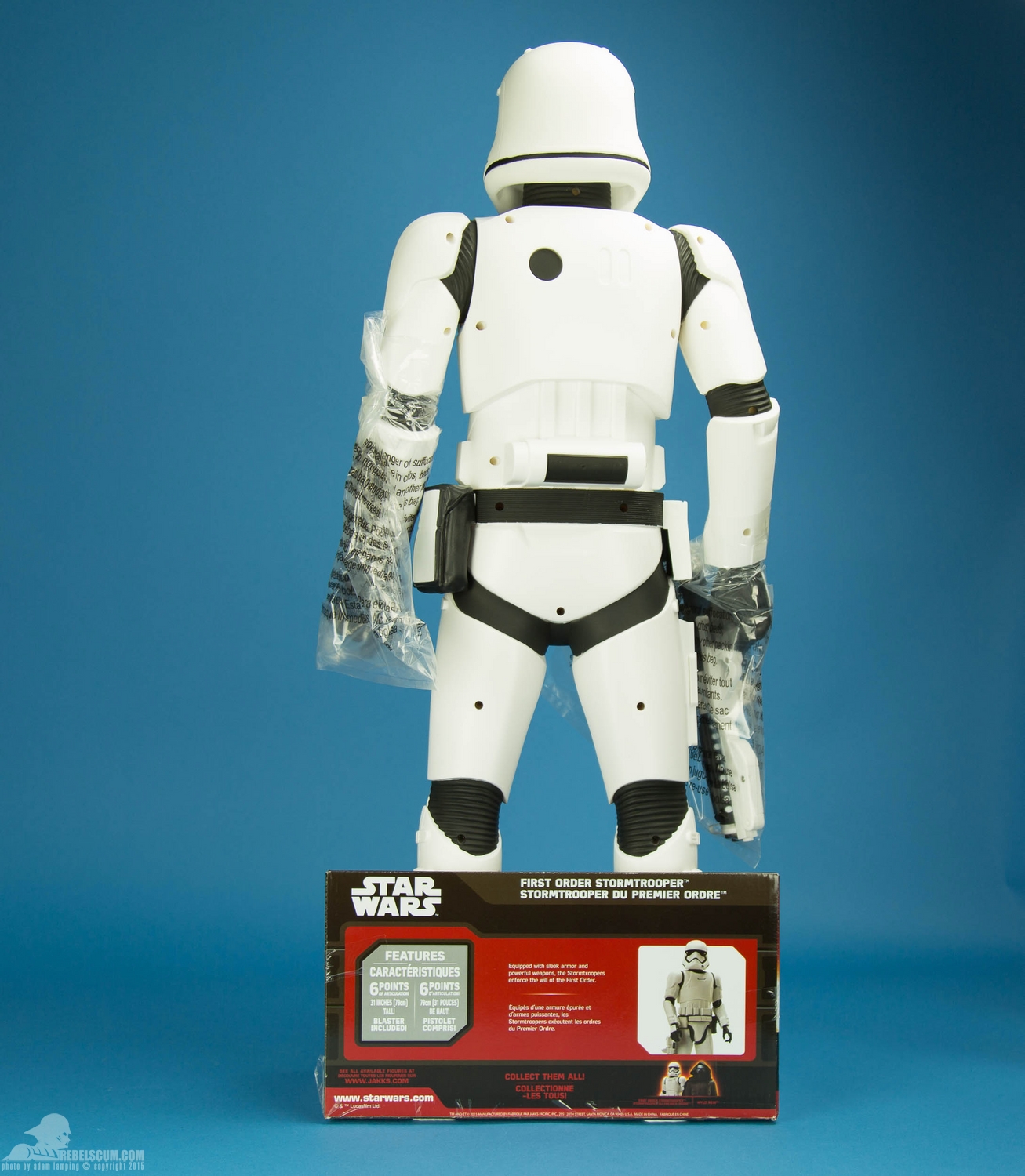 jakks-pacific-first-order-stormtrooper-31-inch-figure-015.jpg