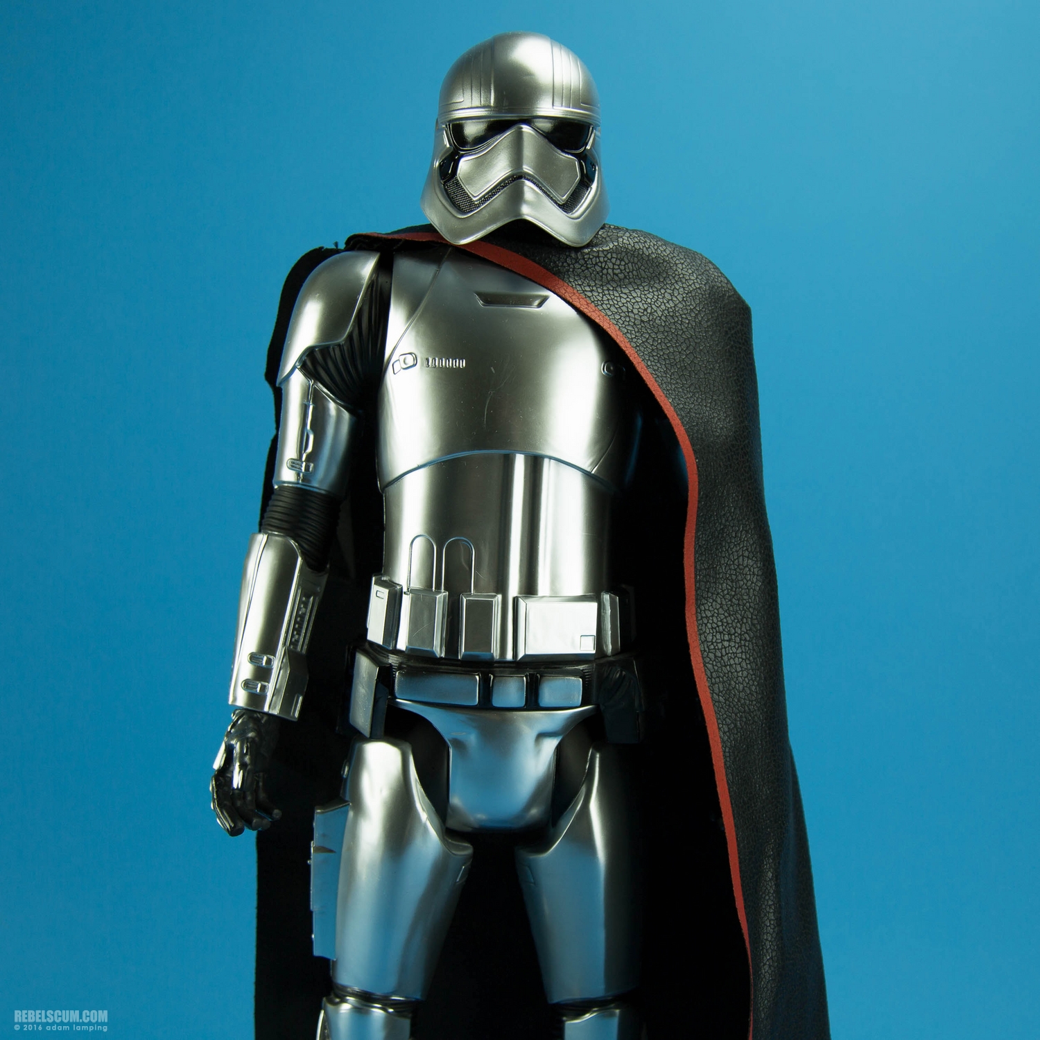 jakks-pacific-premium-edition-captain-phasma-big-fig-2016-convention-exclusive-005.jpg