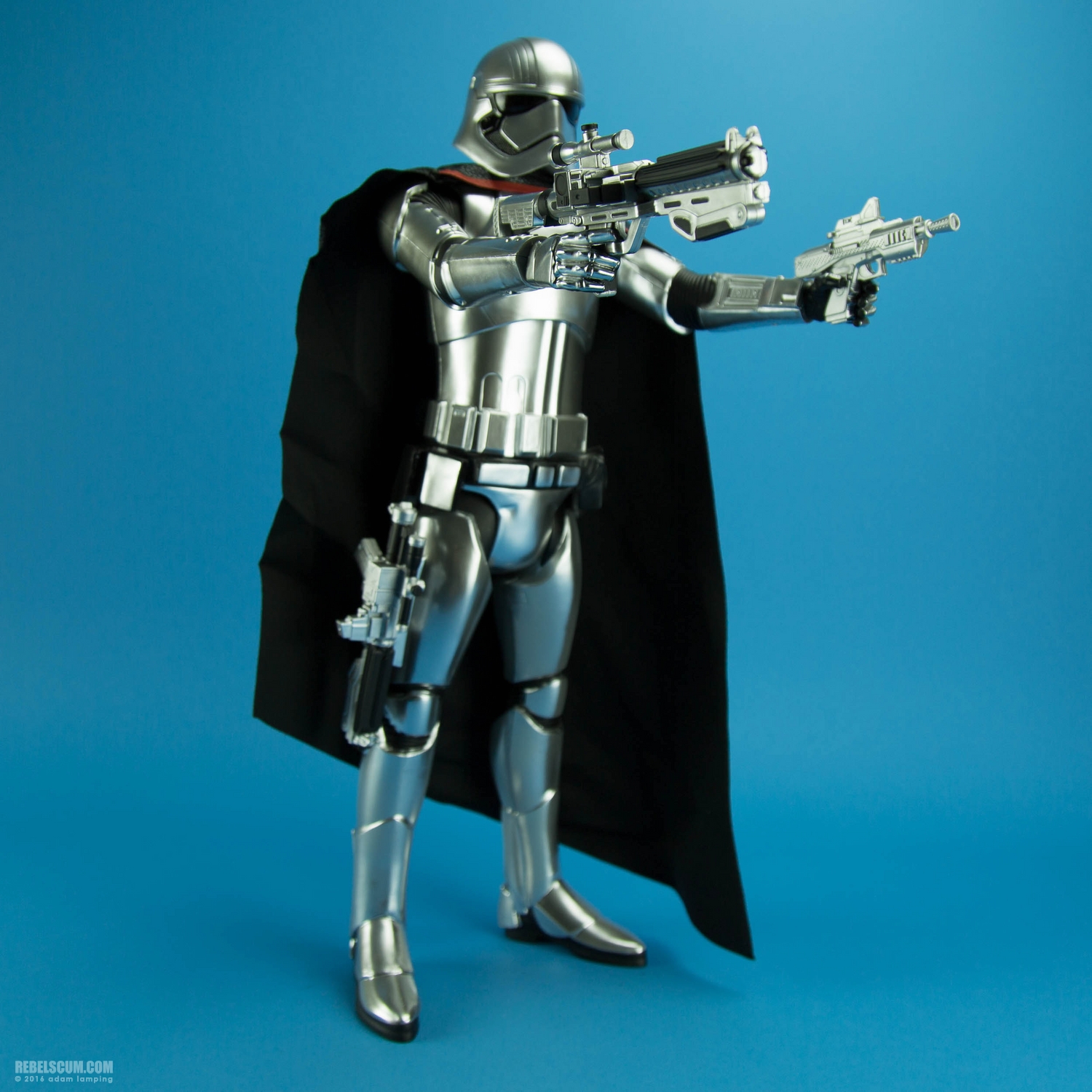 jakks-pacific-premium-edition-captain-phasma-big-fig-2016-convention-exclusive-016.jpg