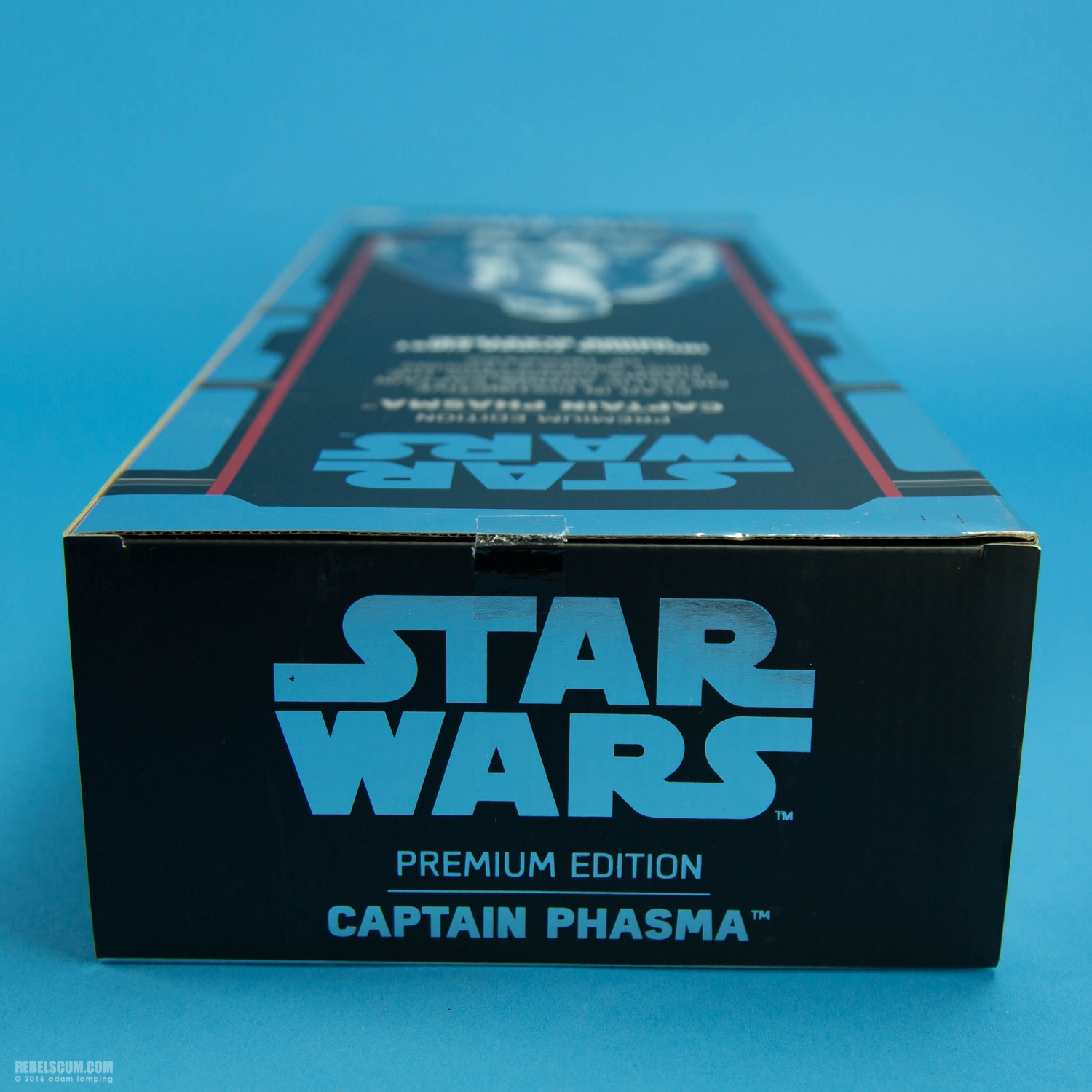 jakks-pacific-premium-edition-captain-phasma-big-fig-2016-convention-exclusive-021.jpg