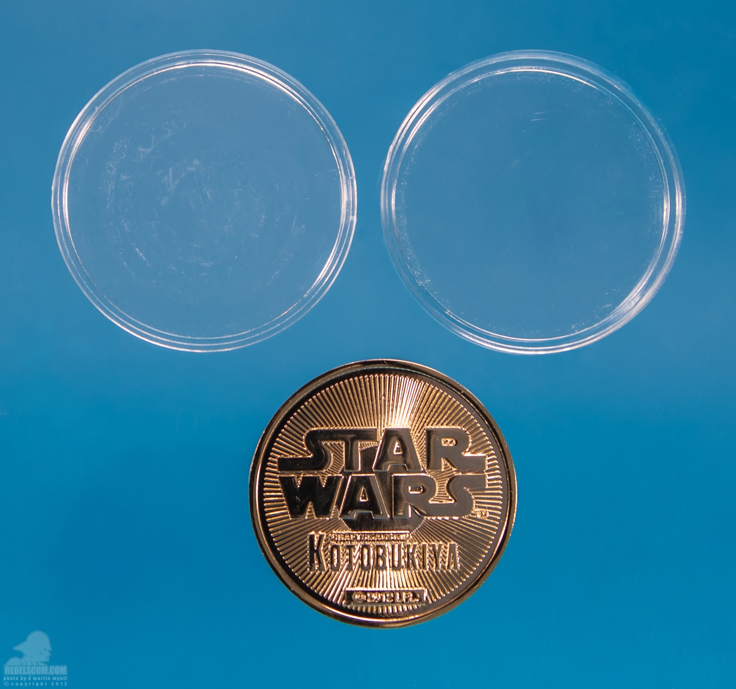 Golden_R2-D2_ARTFX_60th_Anniversary_Kotobukiya-13.jpg