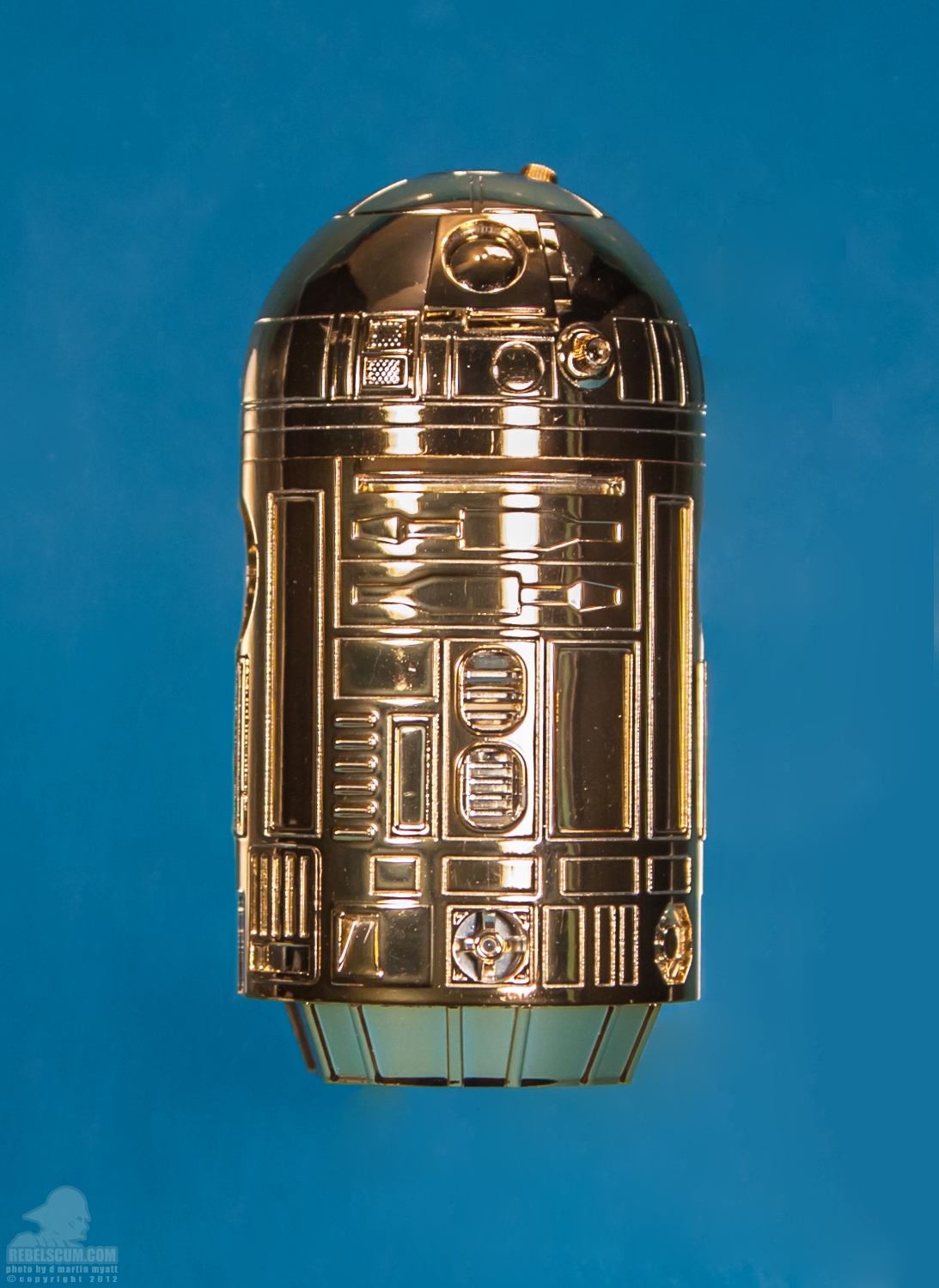 Golden_R2-D2_ARTFX_60th_Anniversary_Kotobukiya-15.jpg