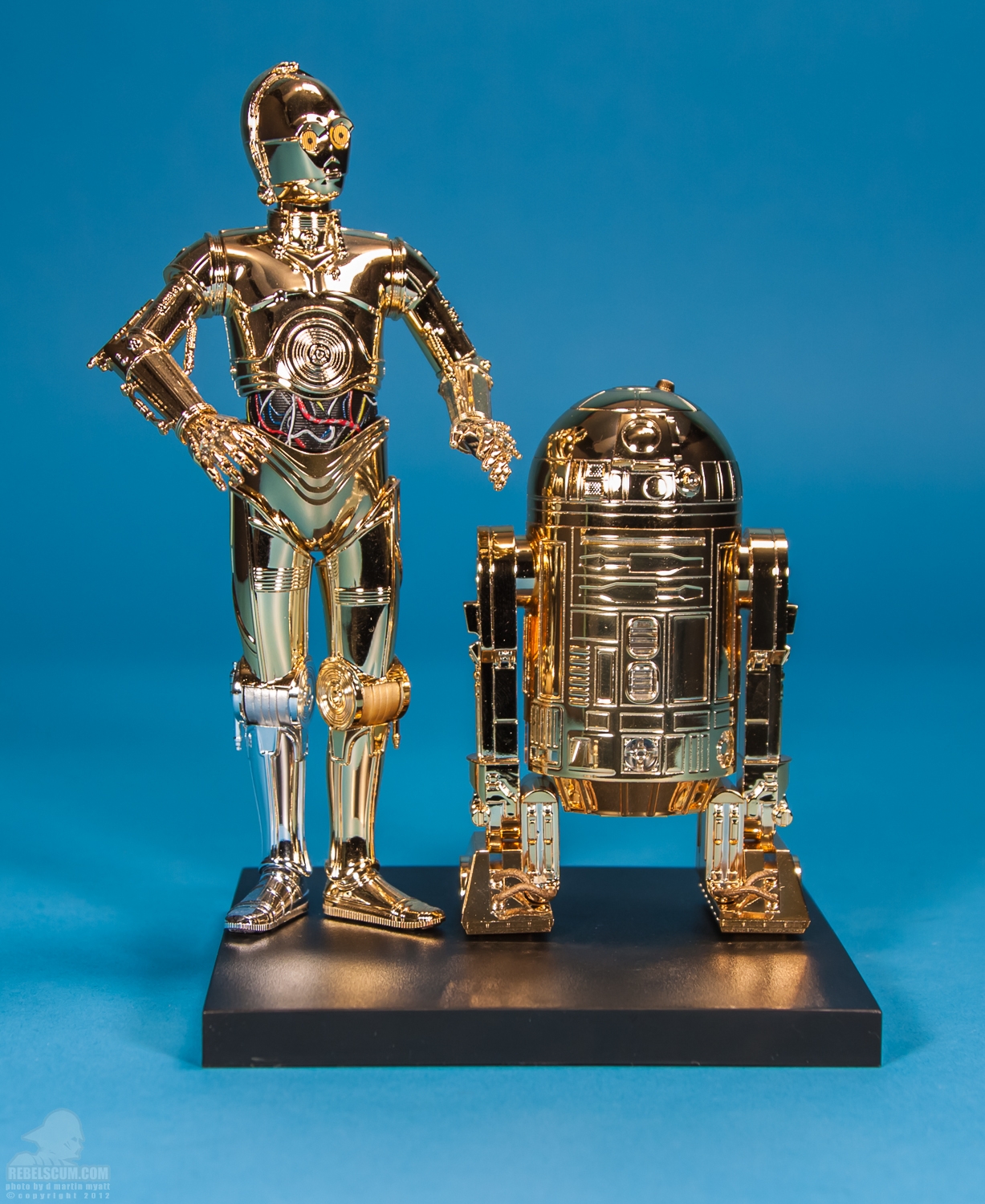 Golden_R2-D2_ARTFX_60th_Anniversary_Kotobukiya-18.jpg