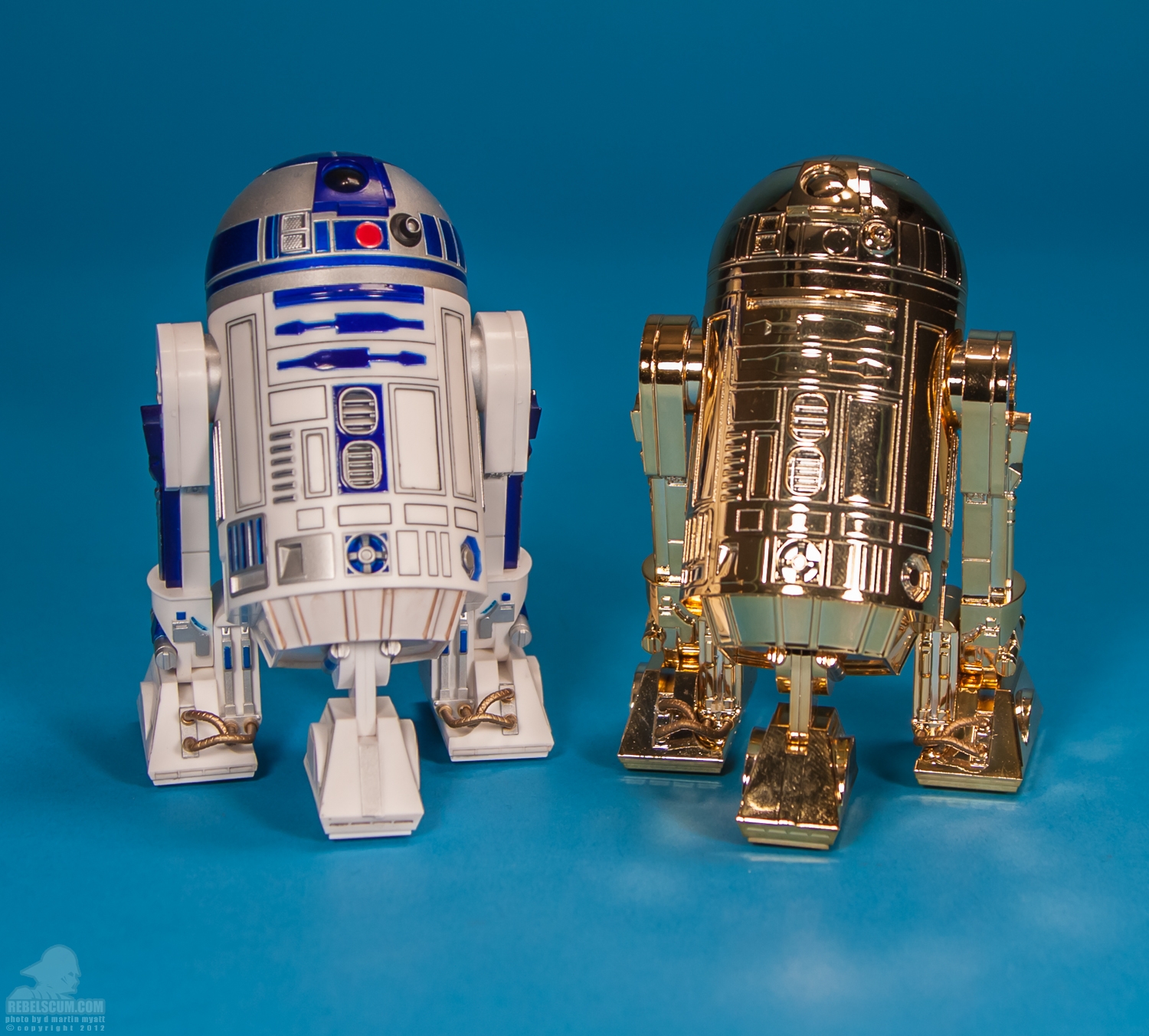 Golden_R2-D2_ARTFX_60th_Anniversary_Kotobukiya-19.jpg