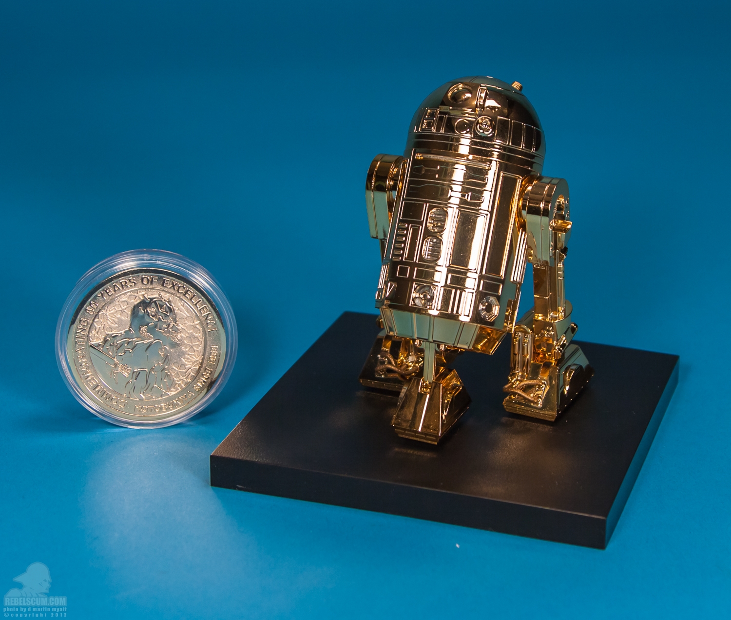 Golden_R2-D2_ARTFX_60th_Anniversary_Kotobukiya-20.jpg