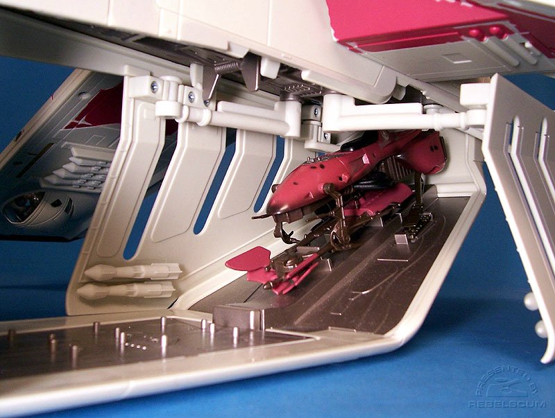 Speeder Bike (from 2002's SAGA line) can be stored in back of Gunship