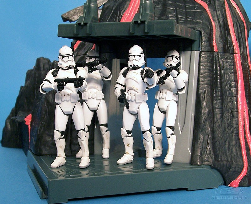 Includes 4 Bonus SA Clone Troopers! For FREE!