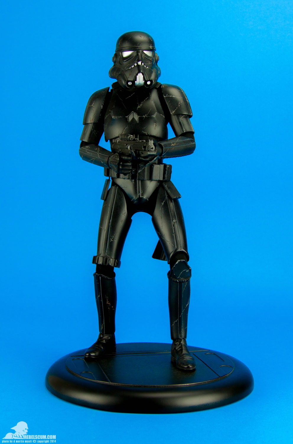 Blackhole-Stormtrooper-Premium-Format-Sideshow-Collectibles-001.jpg