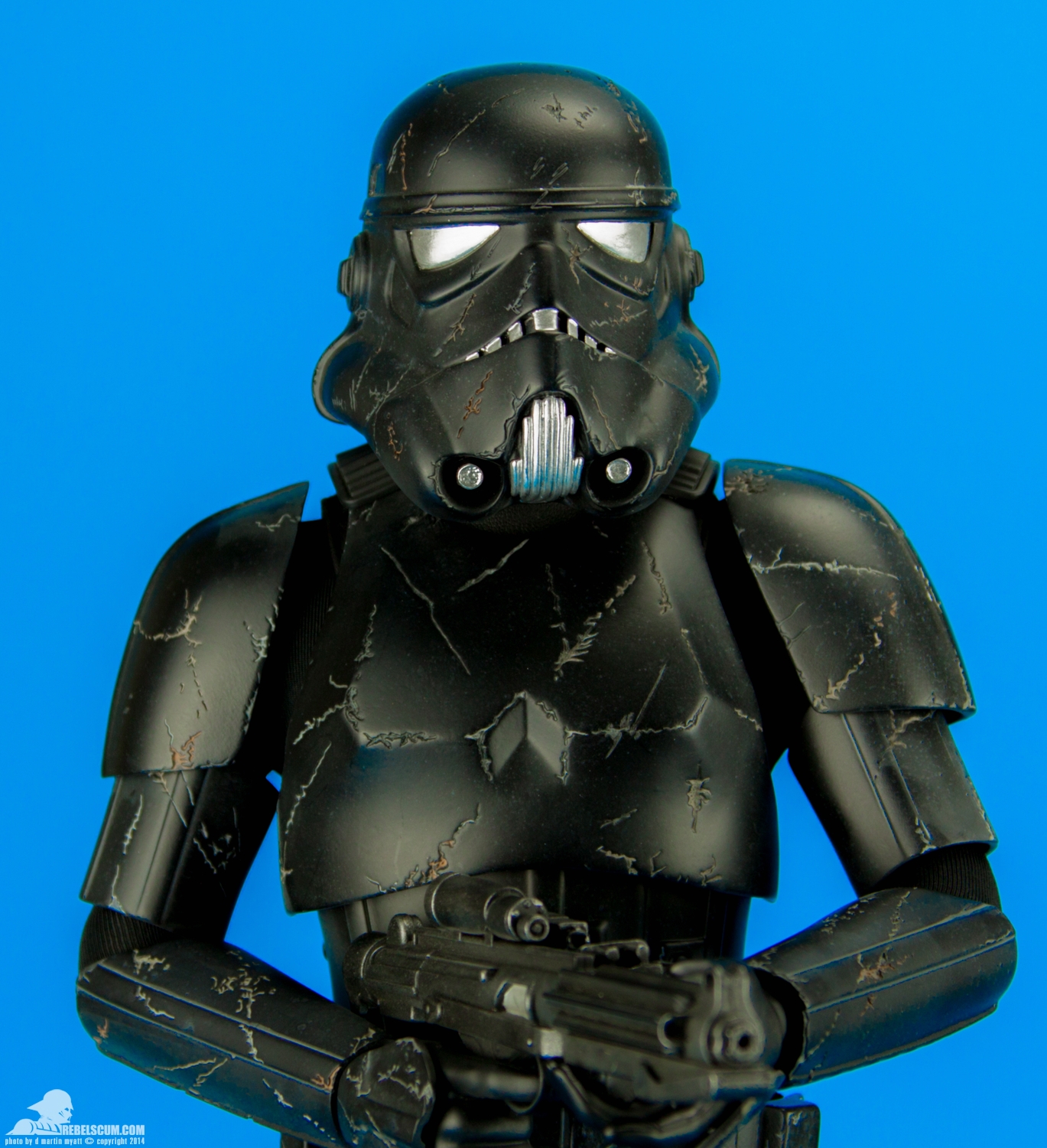 Blackhole-Stormtrooper-Premium-Format-Sideshow-Collectibles-005.jpg