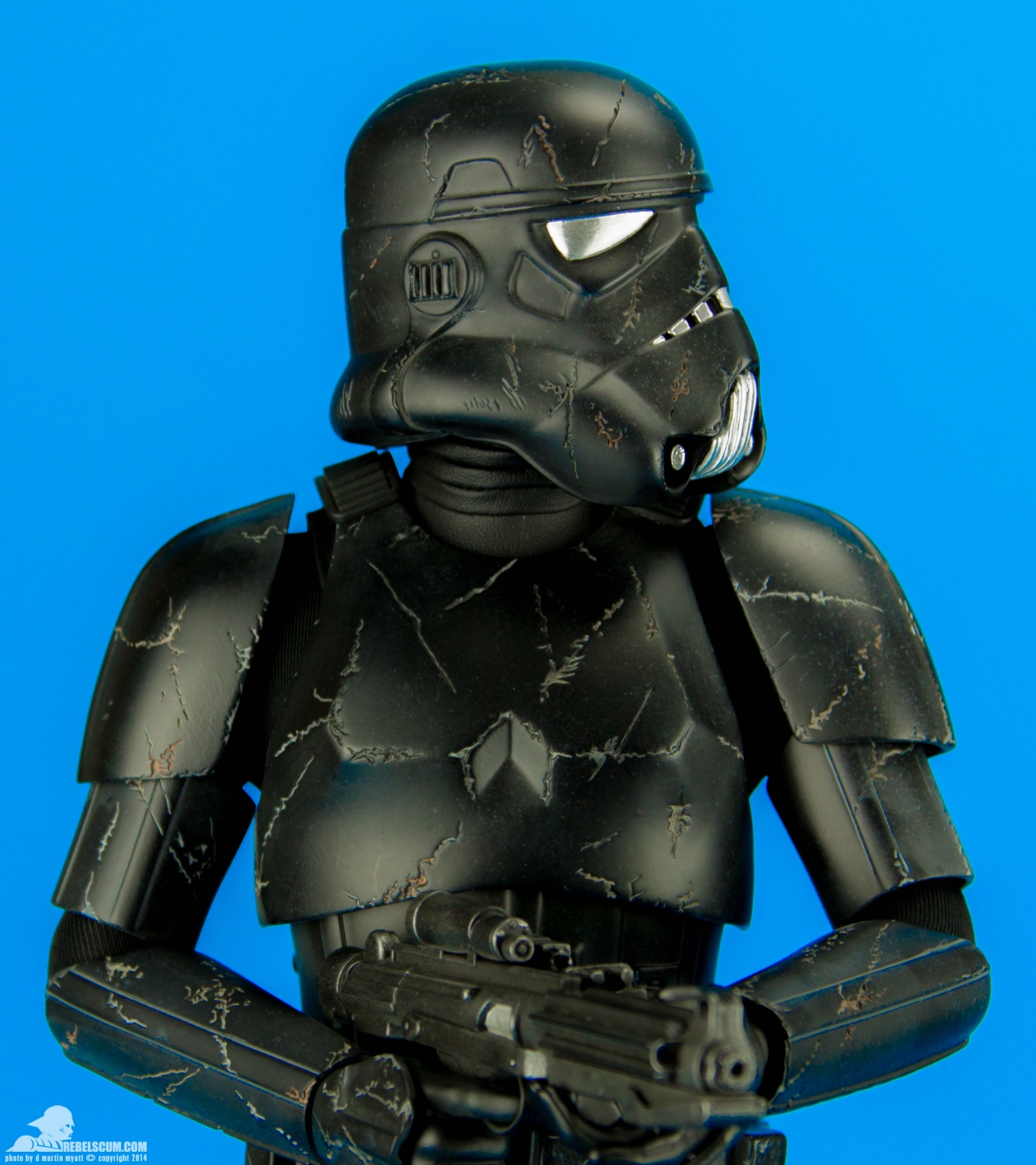 Blackhole-Stormtrooper-Premium-Format-Sideshow-Collectibles-006.jpg