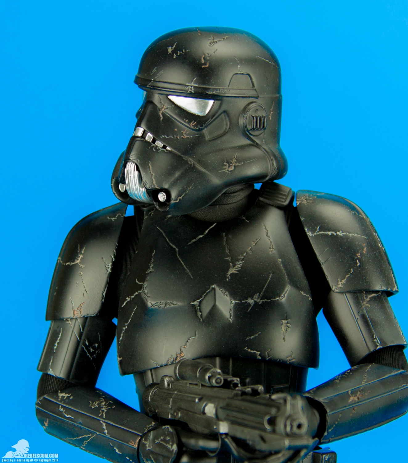 Blackhole-Stormtrooper-Premium-Format-Sideshow-Collectibles-007.jpg