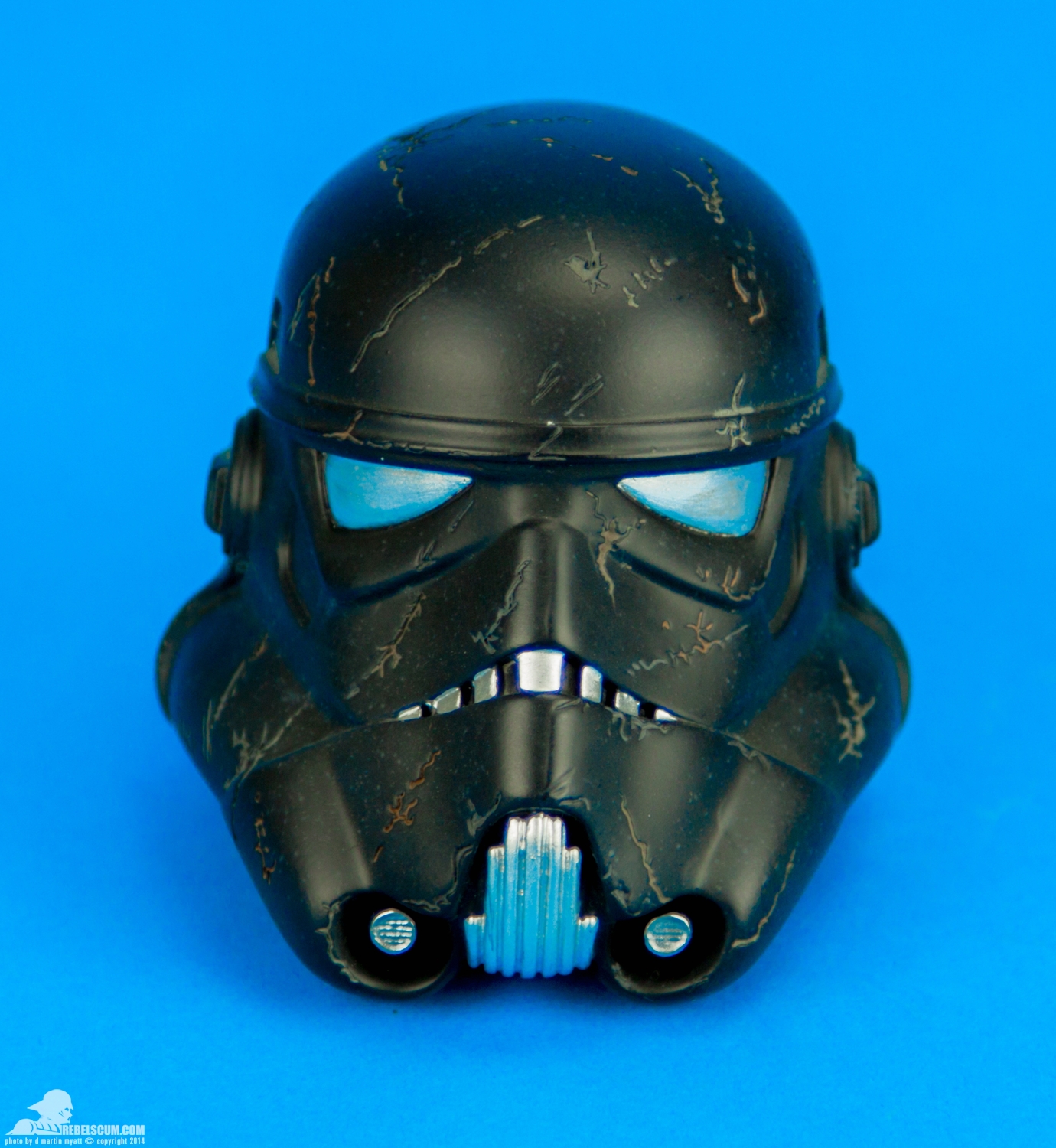 Blackhole-Stormtrooper-Premium-Format-Sideshow-Collectibles-010.jpg