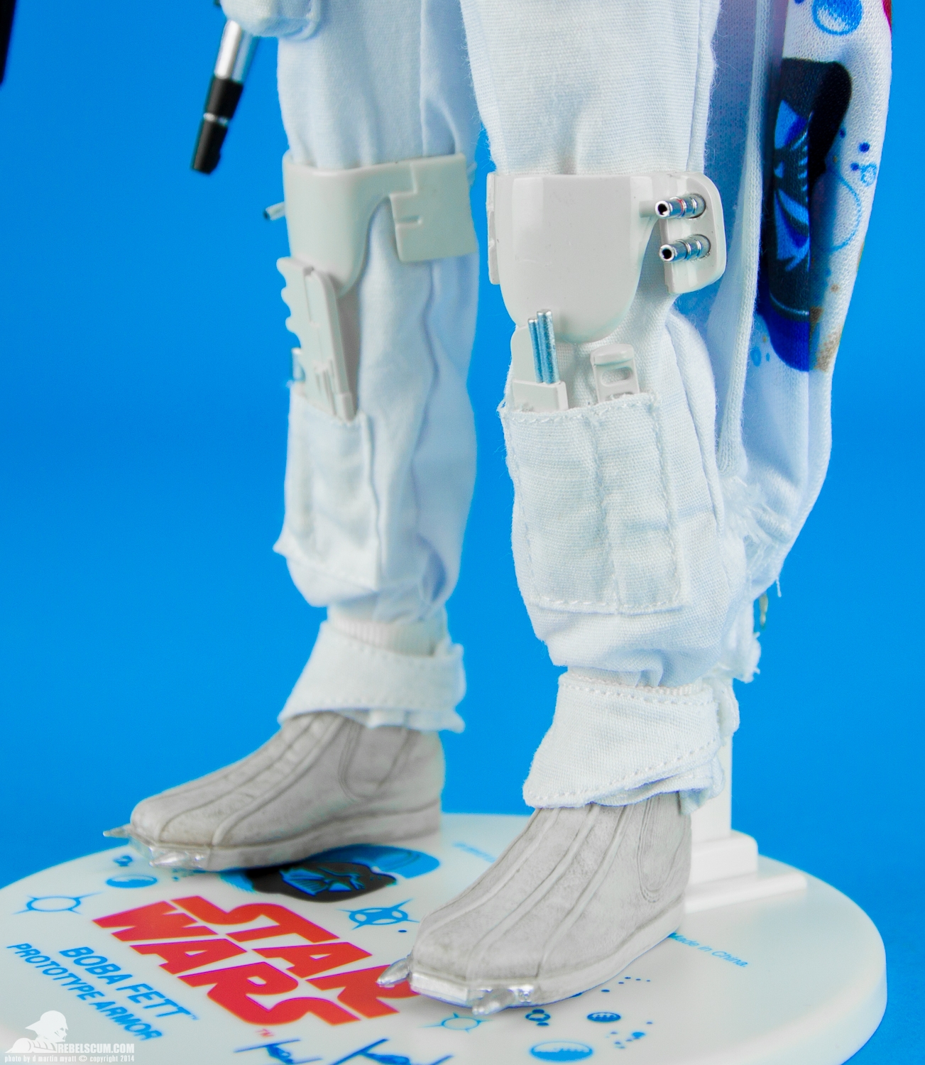 Boba-Fett-Prototype-Armor-Sixth-Scale-Figure-Sideshow-026.jpg