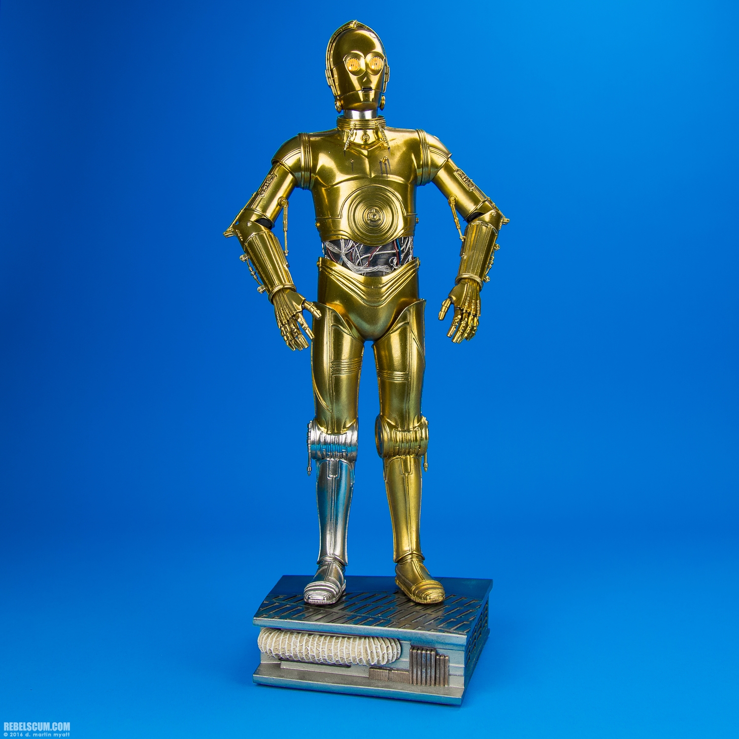 C-3PO-Premium-Format-Figure-Sideshow-Collectibles-001.jpg