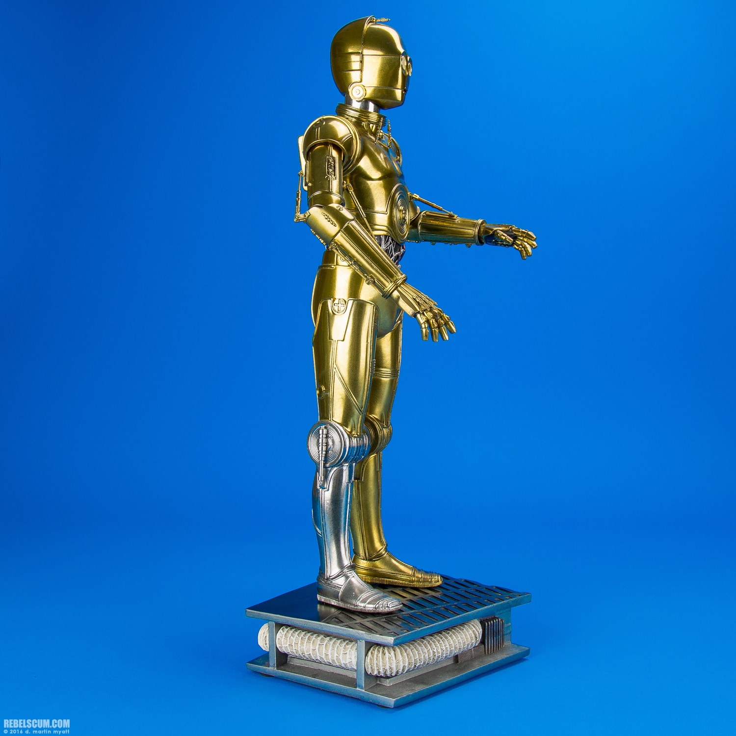 C-3PO-Premium-Format-Figure-Sideshow-Collectibles-002.jpg