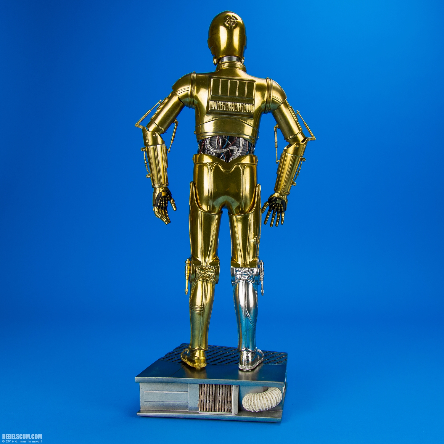 C-3PO-Premium-Format-Figure-Sideshow-Collectibles-004.jpg