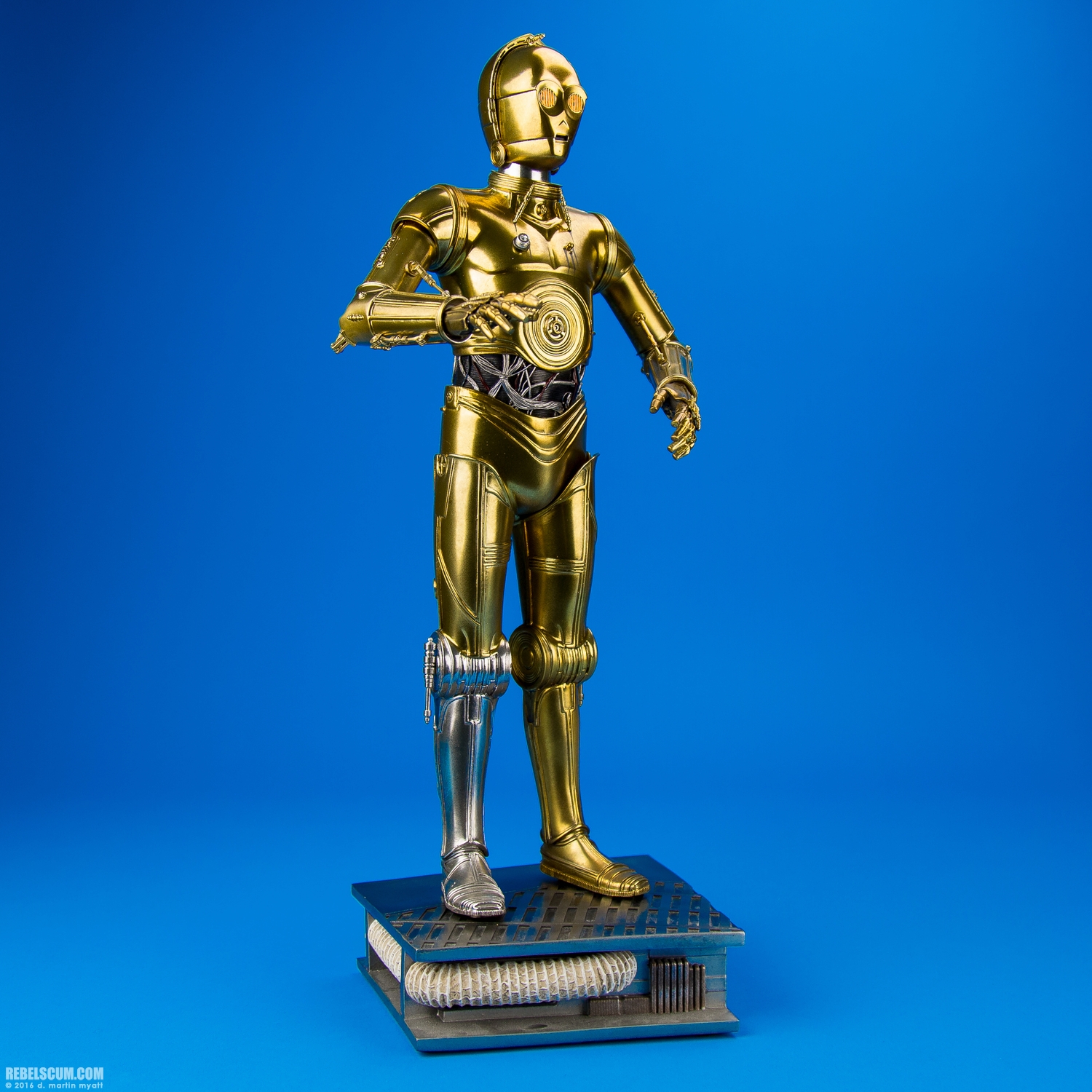C-3PO-Premium-Format-Figure-Sideshow-Collectibles-005.jpg