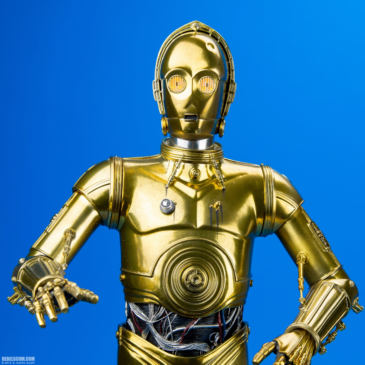 C-3PO-Premium-Format-Figure-Sideshow-Collectibles-006.jpg