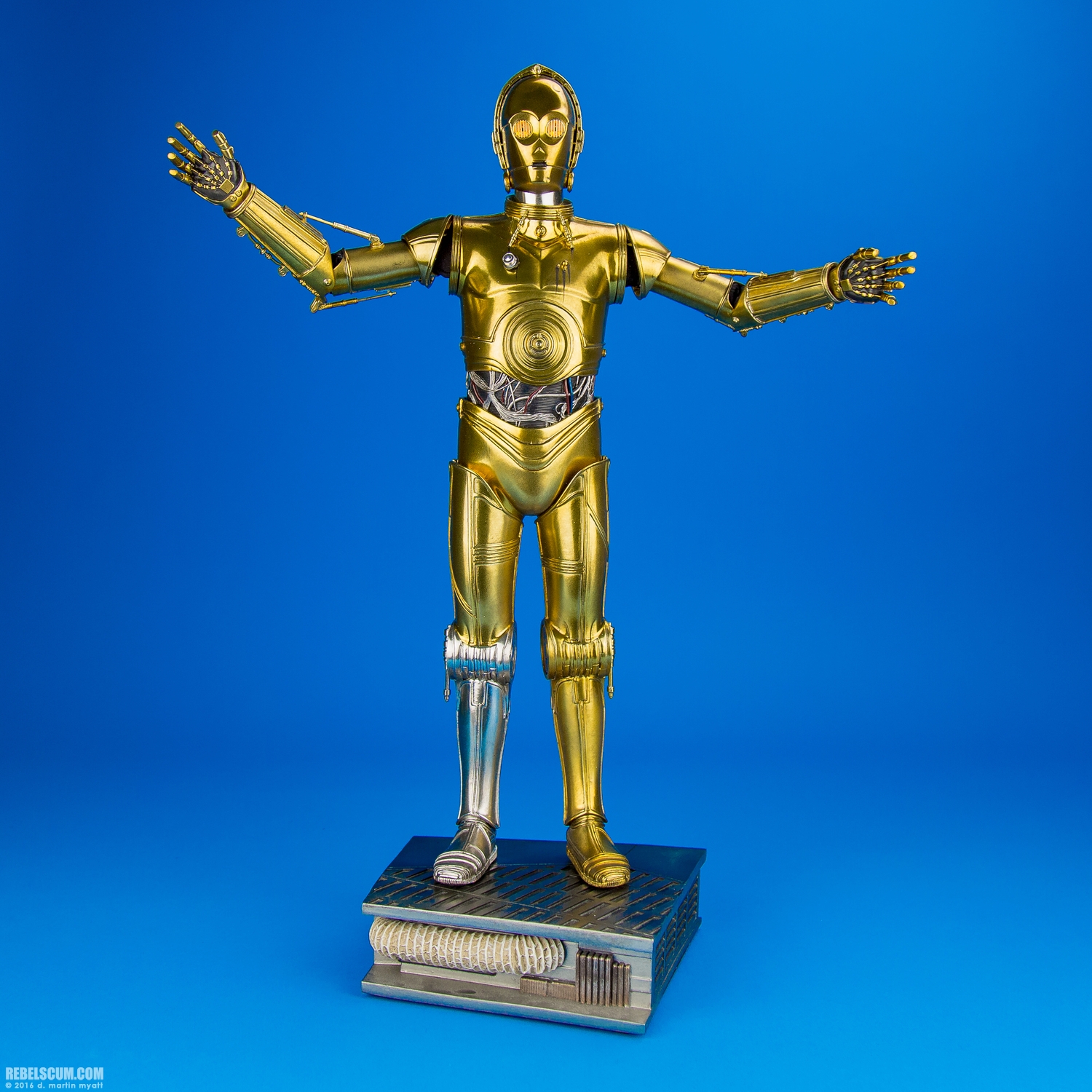 C-3PO-Premium-Format-Figure-Sideshow-Collectibles-014.jpg