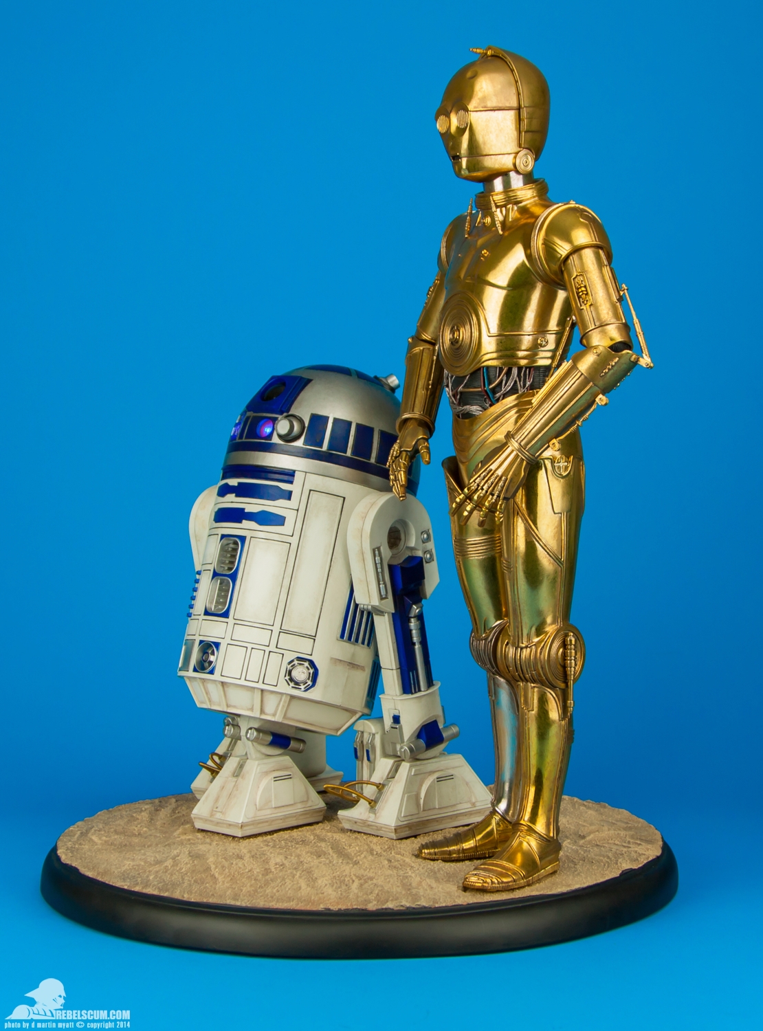 C-3PO-and-R2-D2-Premium-Format-Figure-Set-003.jpg