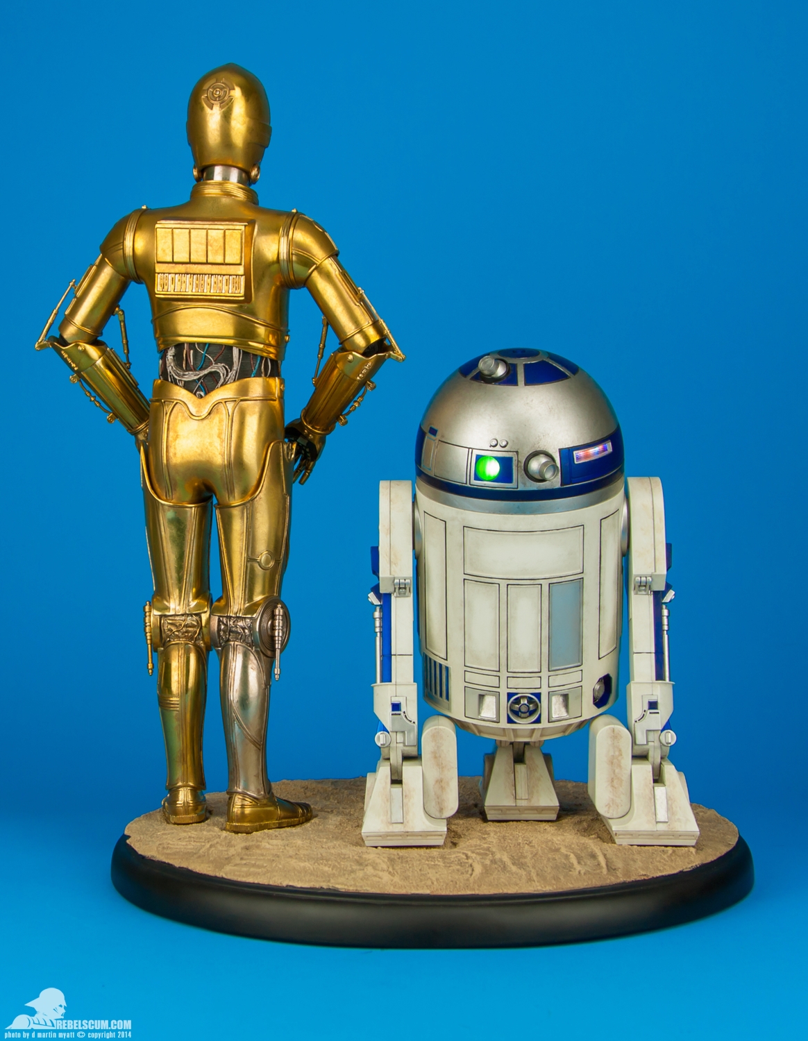 C-3PO-and-R2-D2-Premium-Format-Figure-Set-004.jpg
