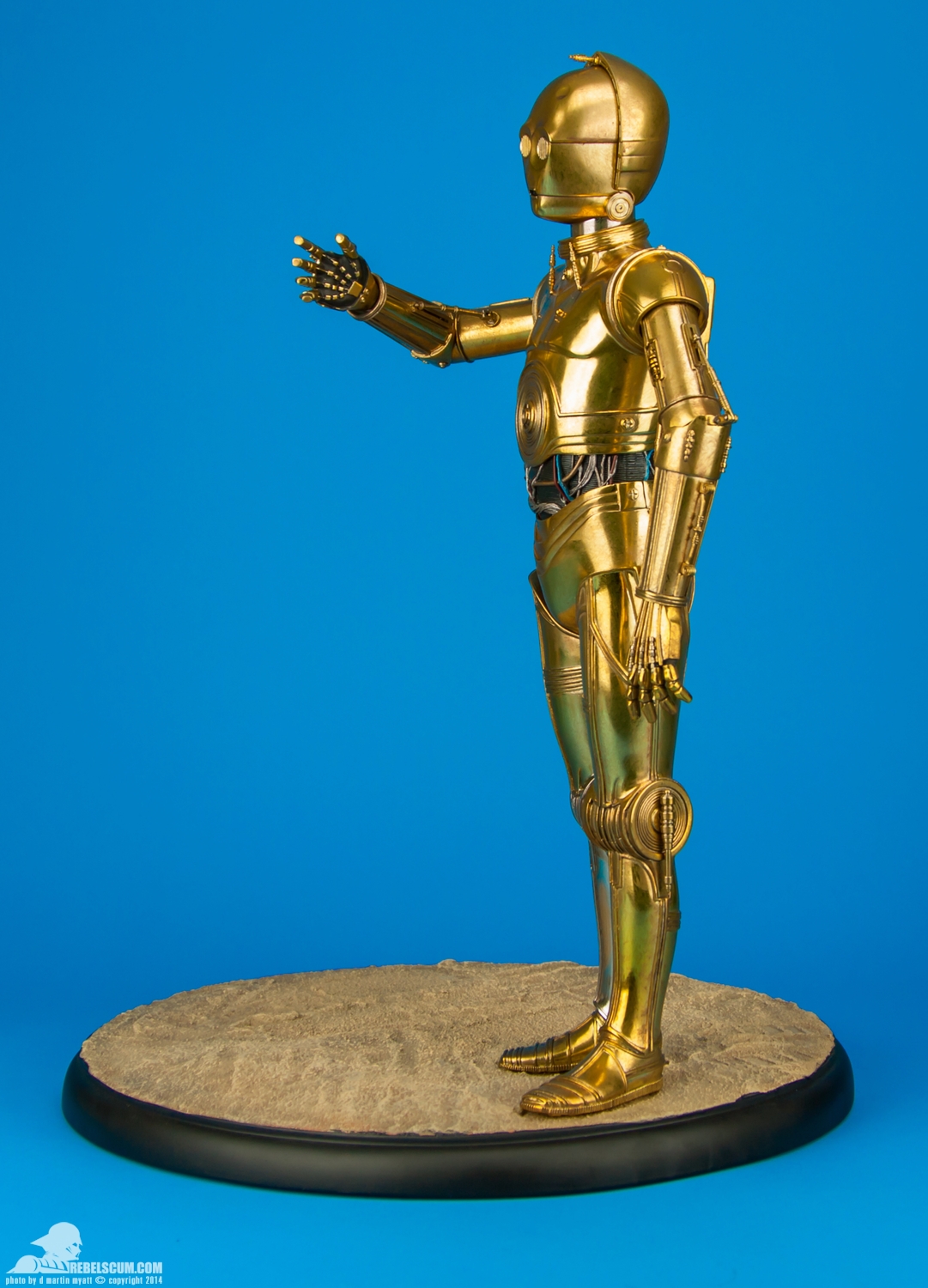 C-3PO-and-R2-D2-Premium-Format-Figure-Set-007.jpg