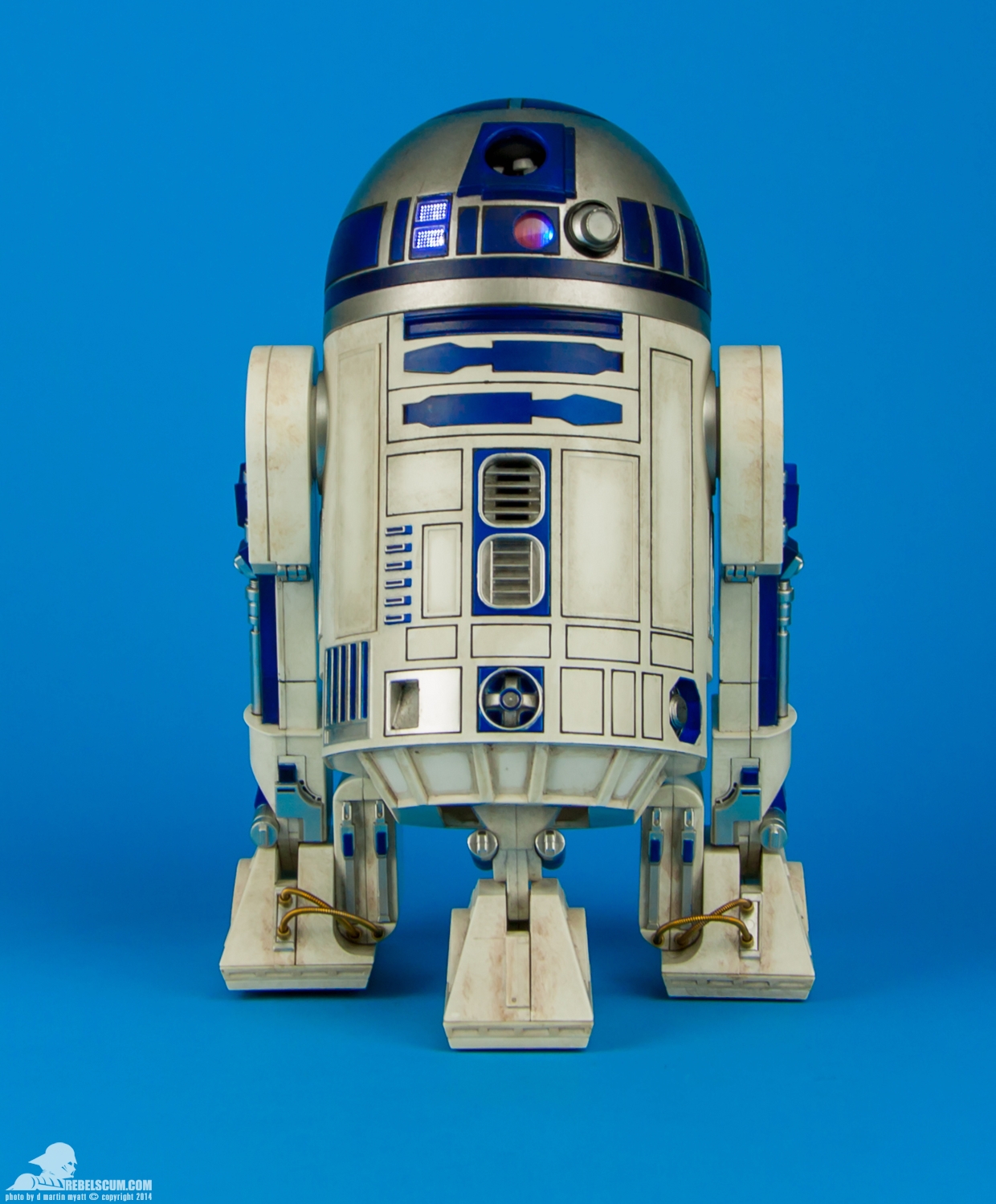 C-3PO-and-R2-D2-Premium-Format-Figure-Set-009.jpg