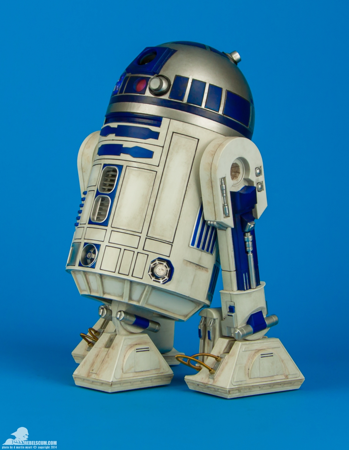 C-3PO-and-R2-D2-Premium-Format-Figure-Set-011.jpg