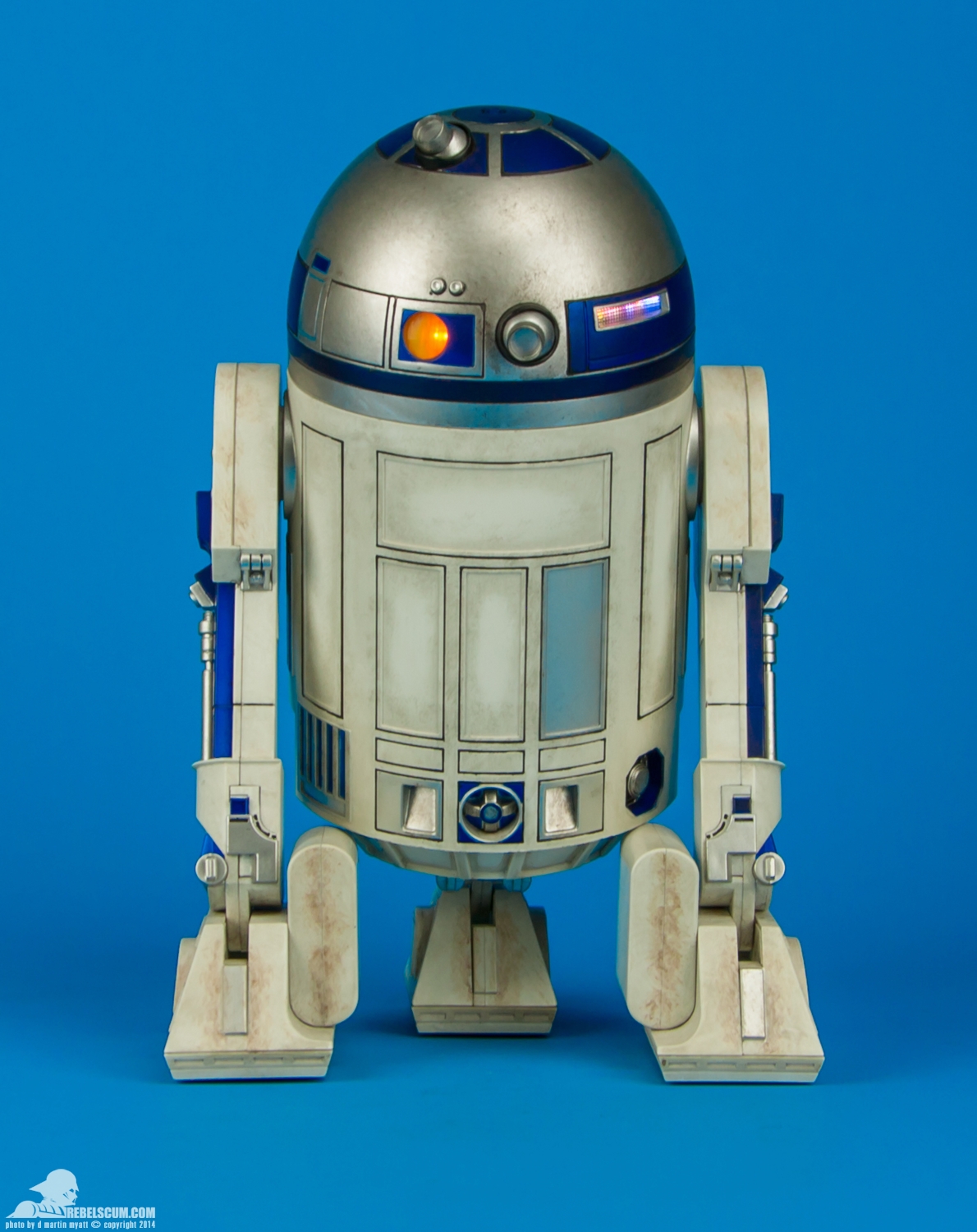 C-3PO-and-R2-D2-Premium-Format-Figure-Set-012.jpg