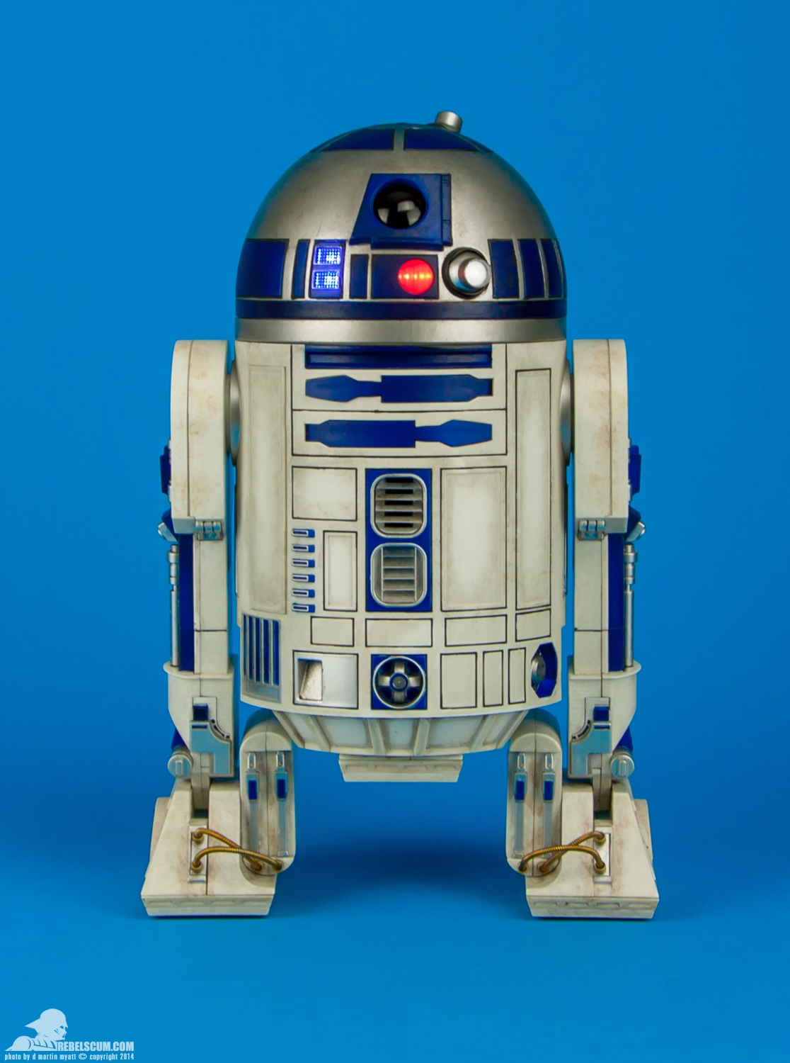 C-3PO-and-R2-D2-Premium-Format-Figure-Set-013.jpg