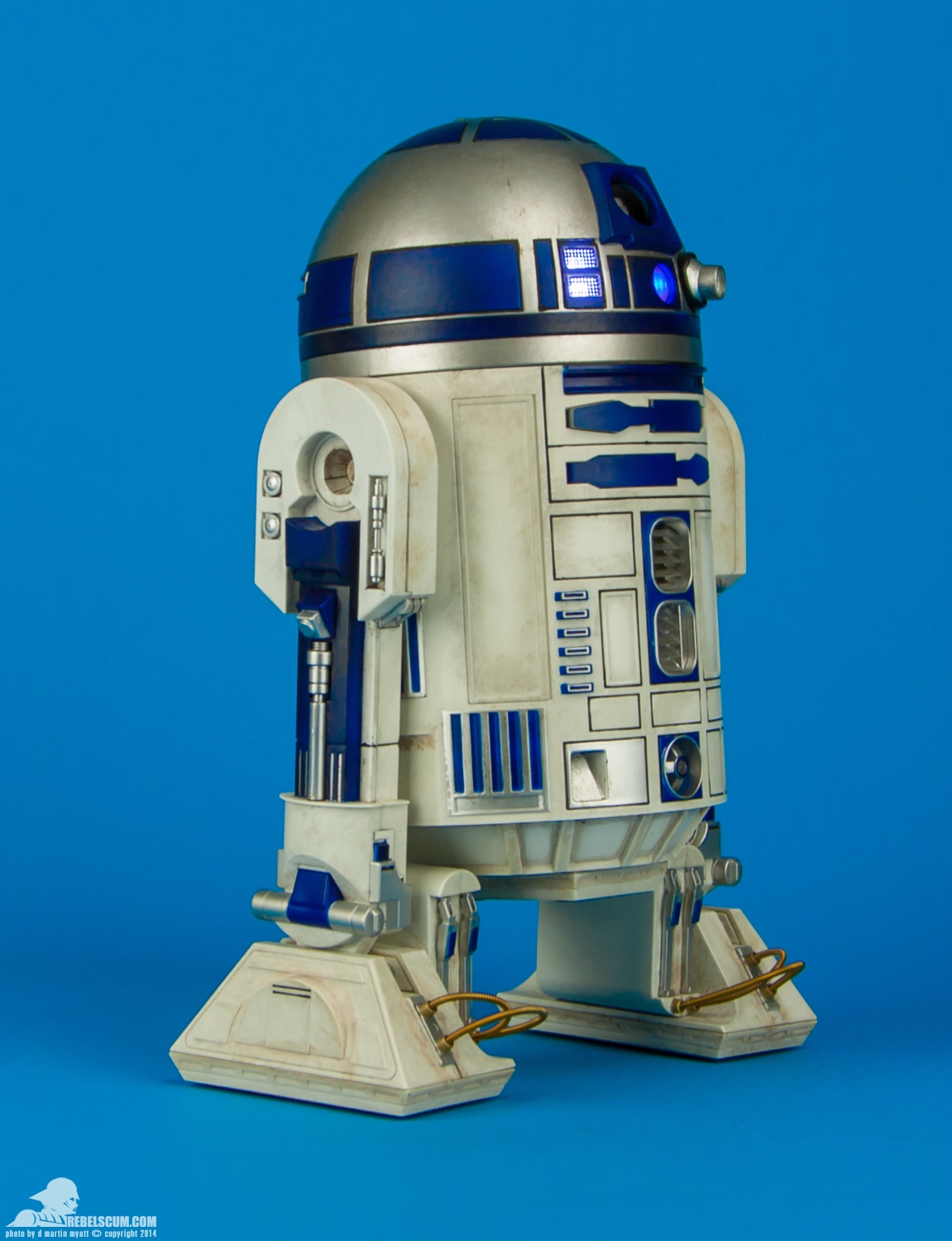 C-3PO-and-R2-D2-Premium-Format-Figure-Set-014.jpg