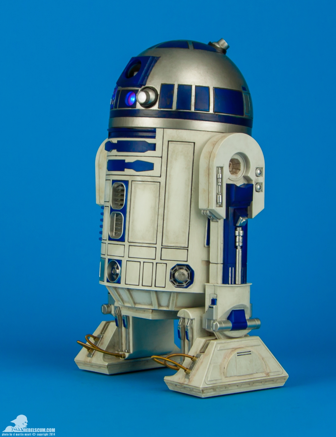 C-3PO-and-R2-D2-Premium-Format-Figure-Set-015.jpg